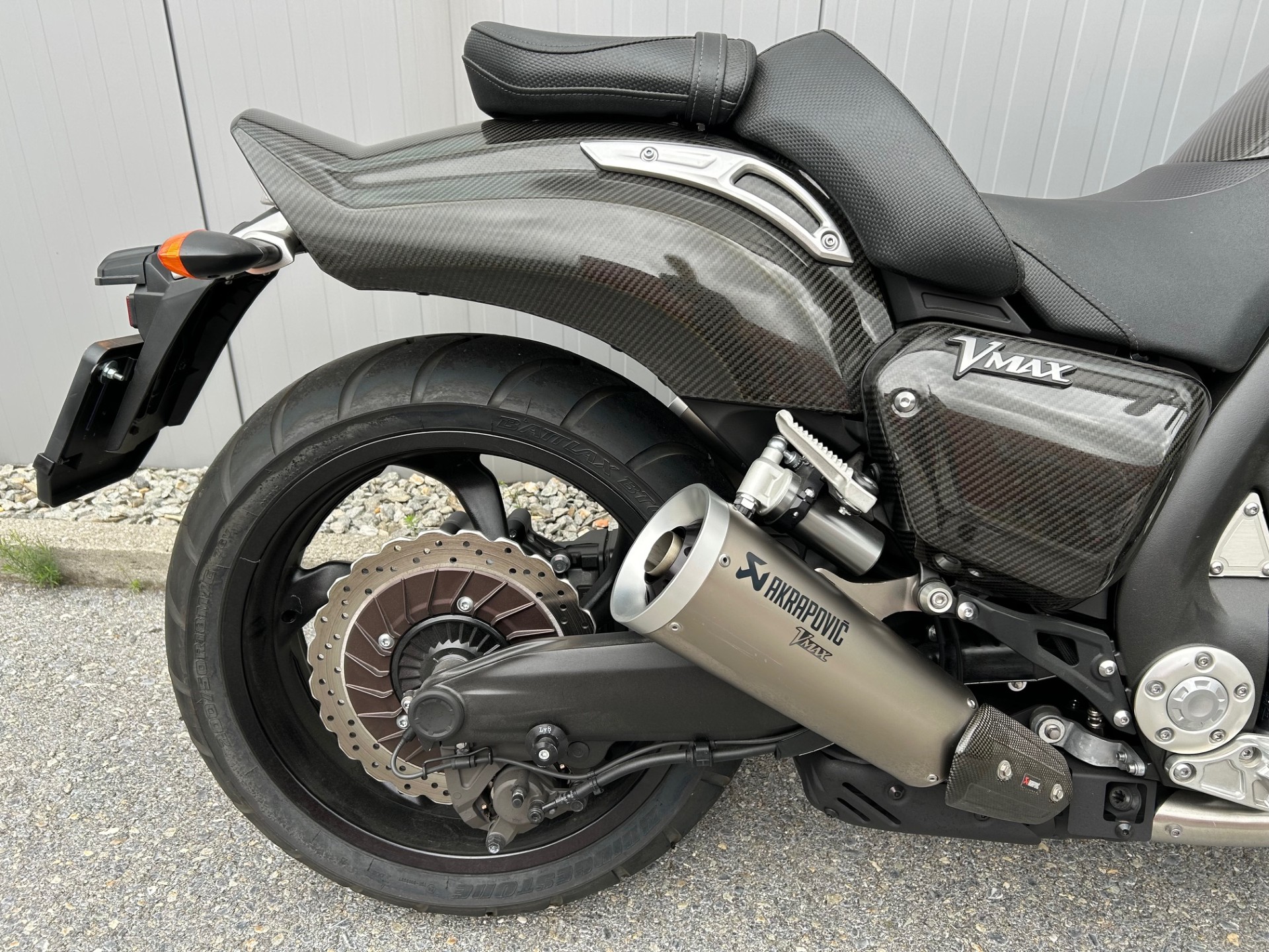 YAMAHA V-MAX 1700 Carbon-image-9