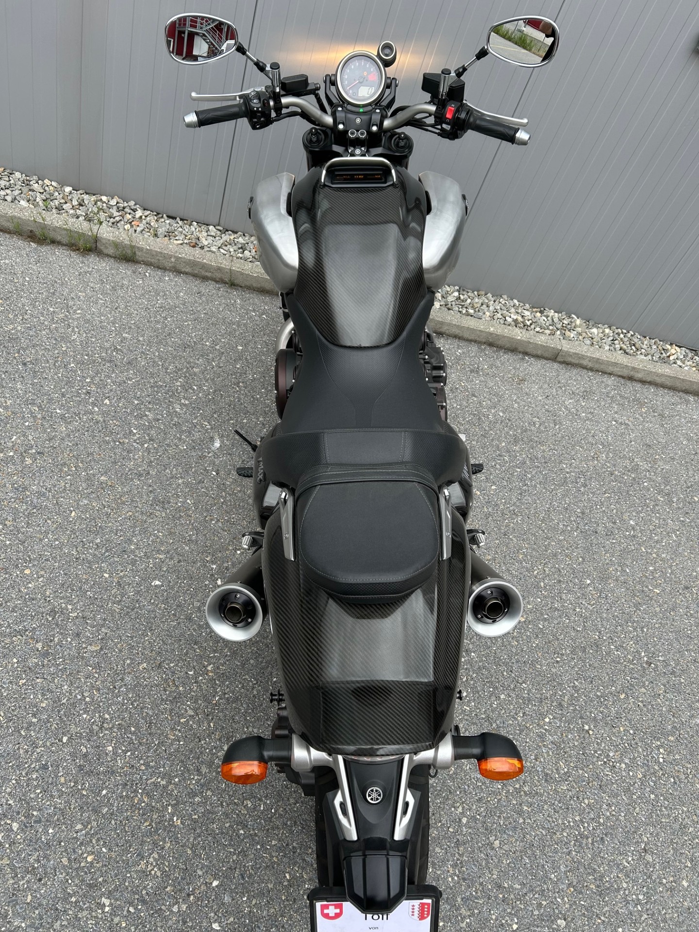 YAMAHA V-MAX 1700 Carbon-image-12