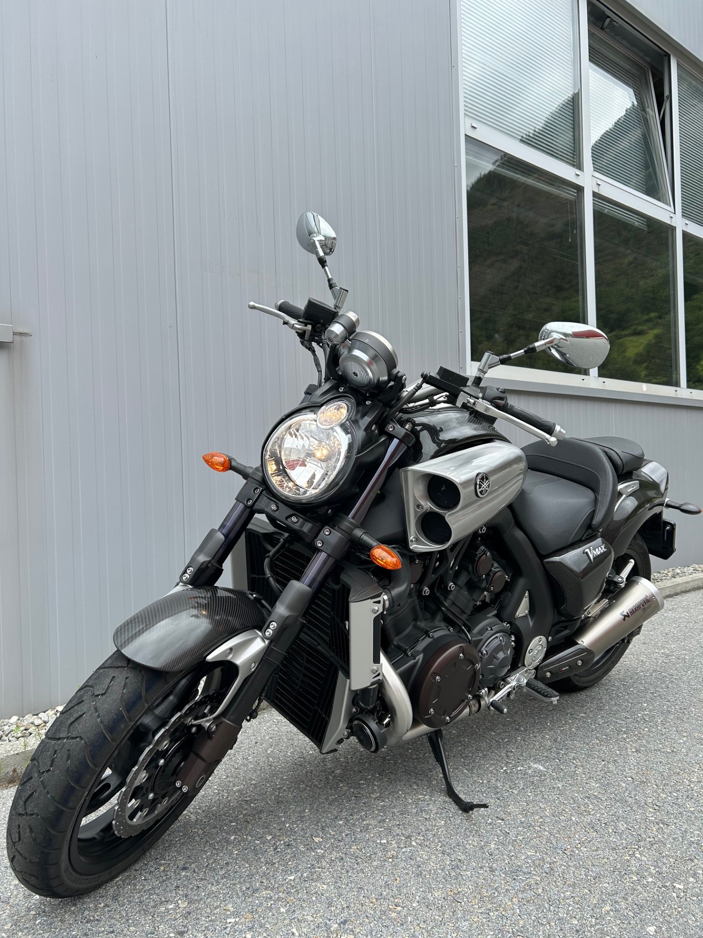 YAMAHA V-MAX 1700 Carbon-image-2