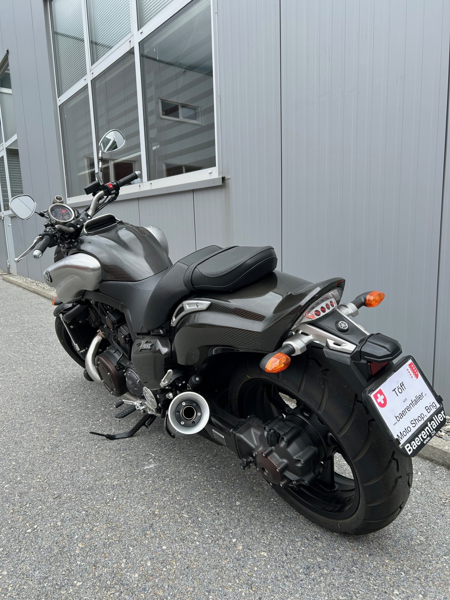 YAMAHA V-MAX 1700 Carbon-image-5