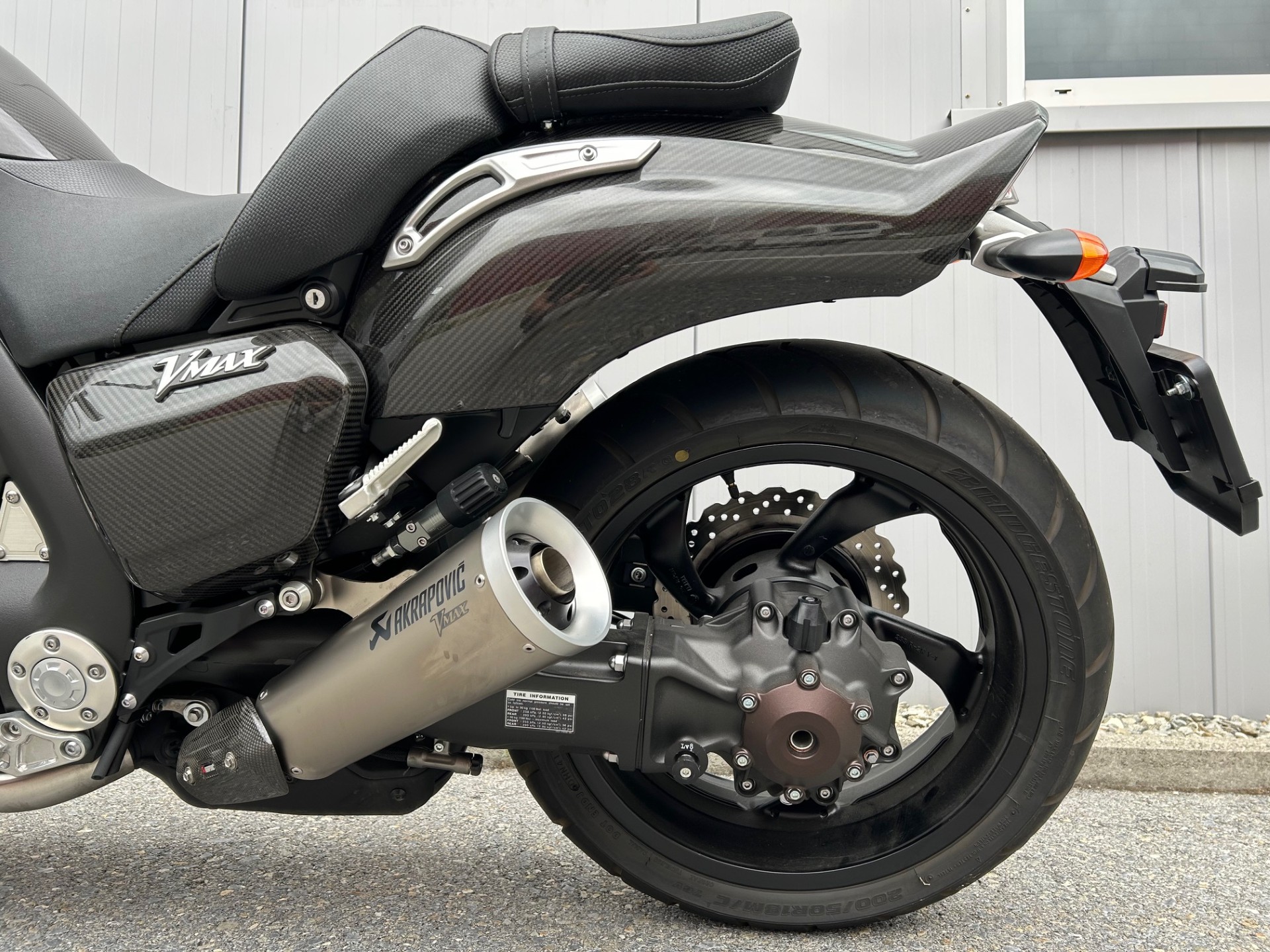 YAMAHA V-MAX 1700 Carbon-image-8