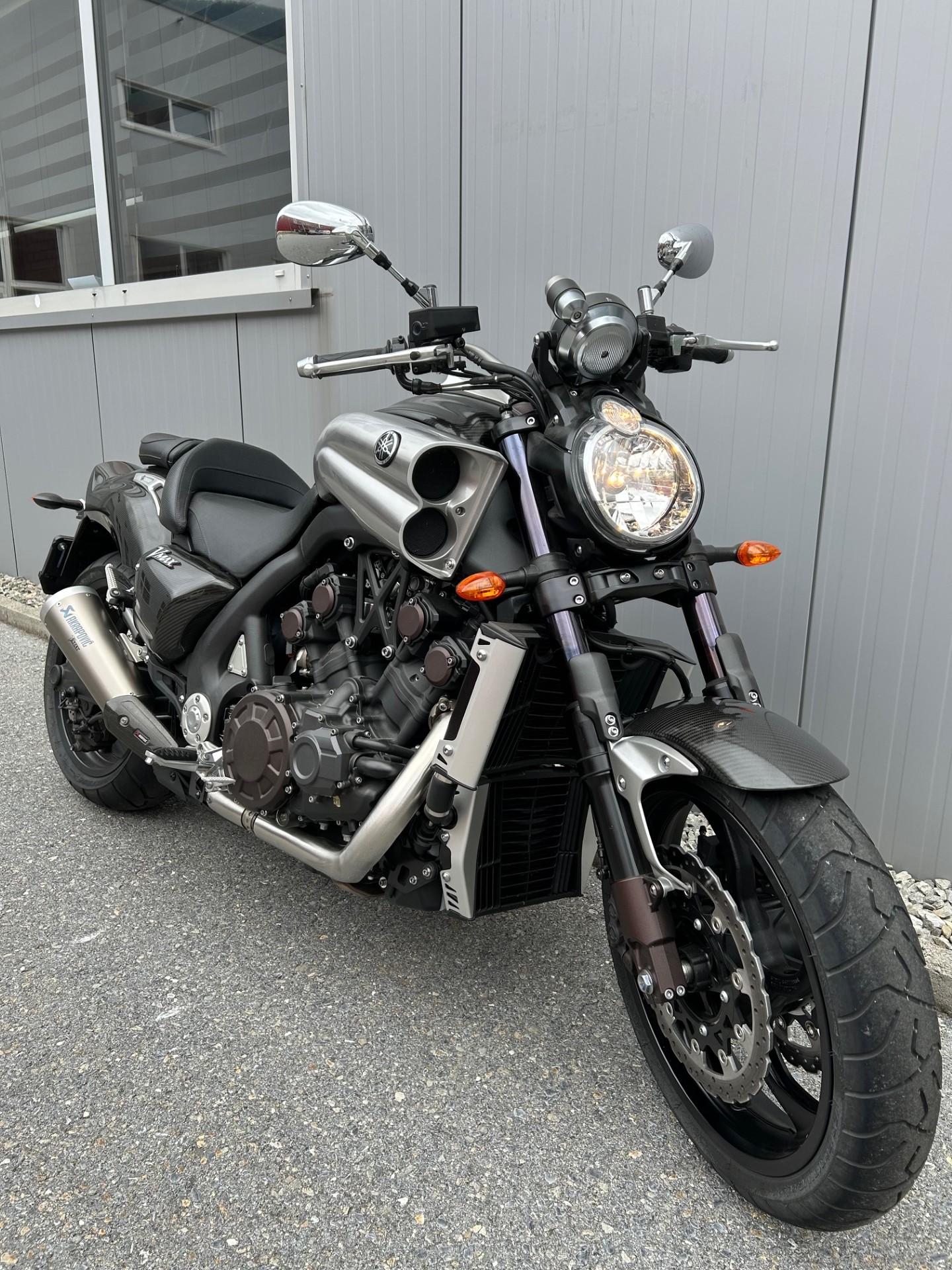 YAMAHA V-MAX 1700 Carbon-image-3