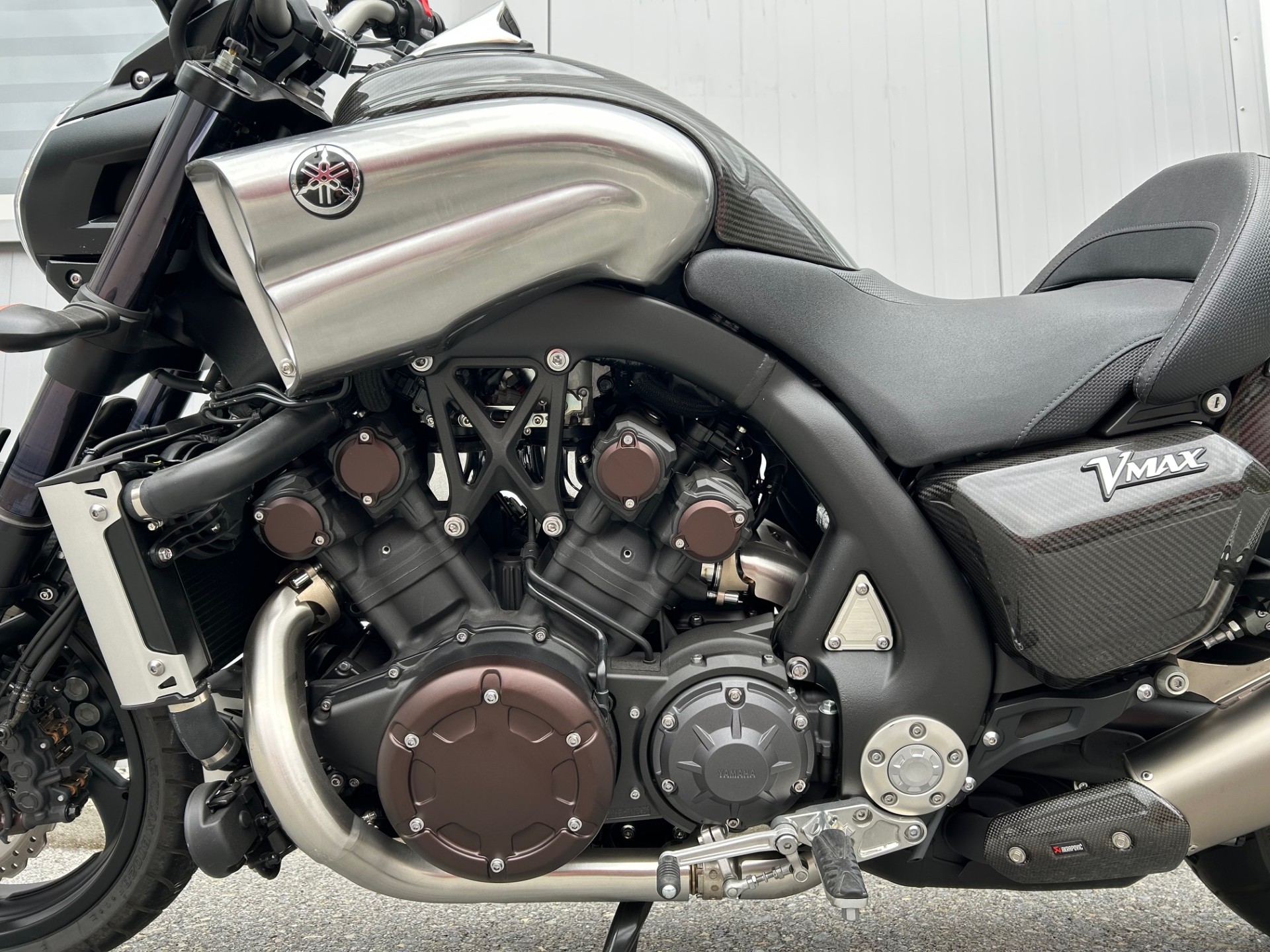 YAMAHA V-MAX 1700 Carbon-image-7