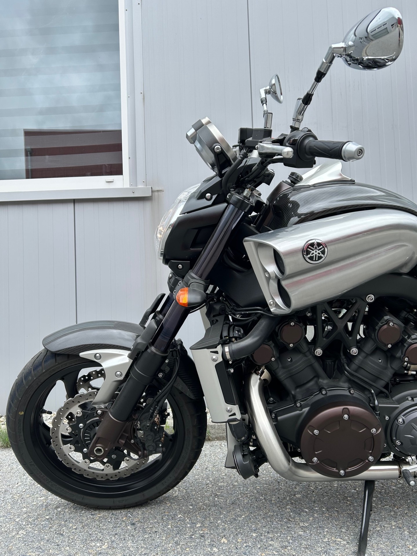 YAMAHA V-MAX 1700 Carbon-image-6