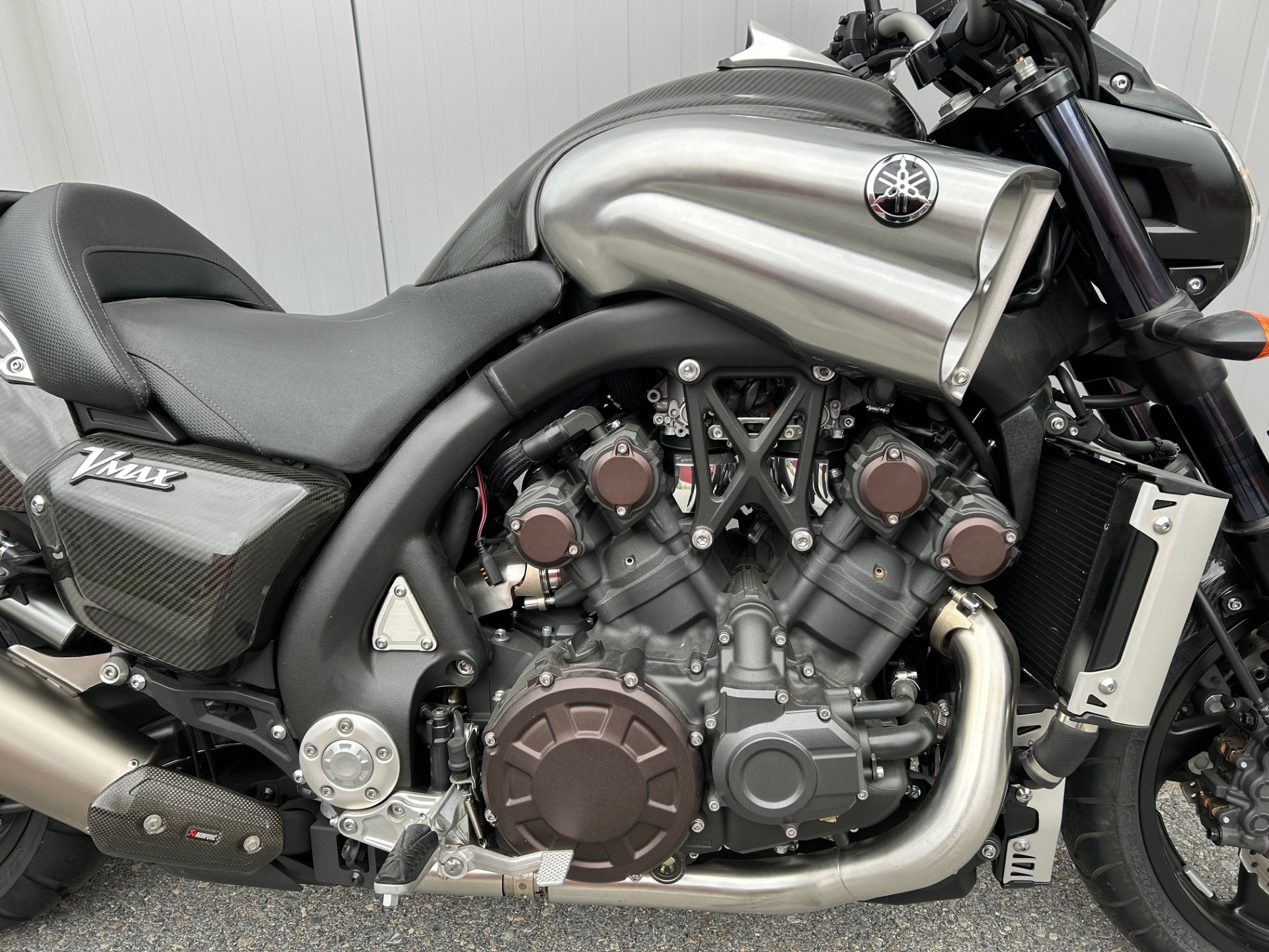 YAMAHA V-MAX 1700 Carbon-image-10