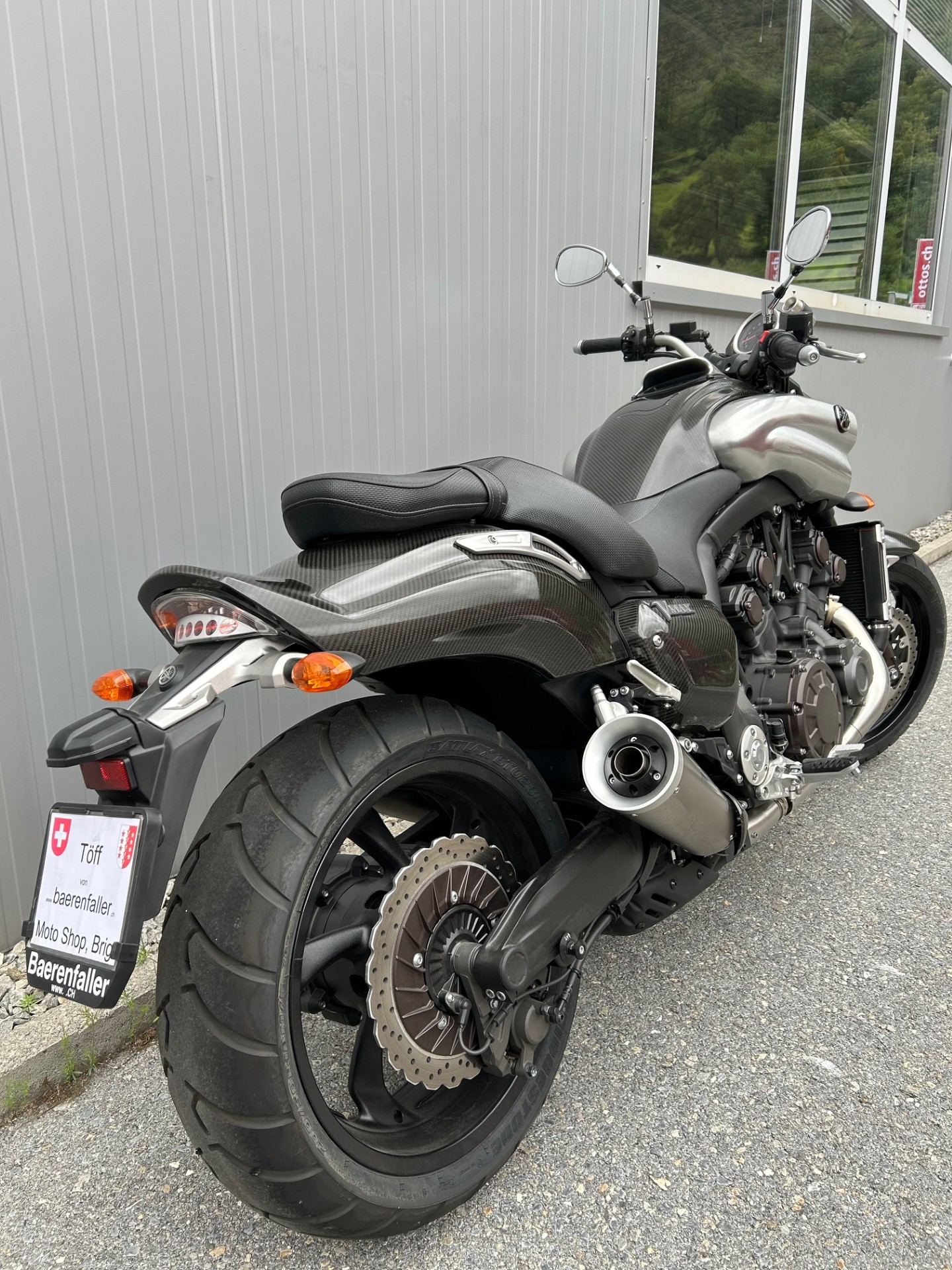 YAMAHA V-MAX 1700 Carbon-image-4