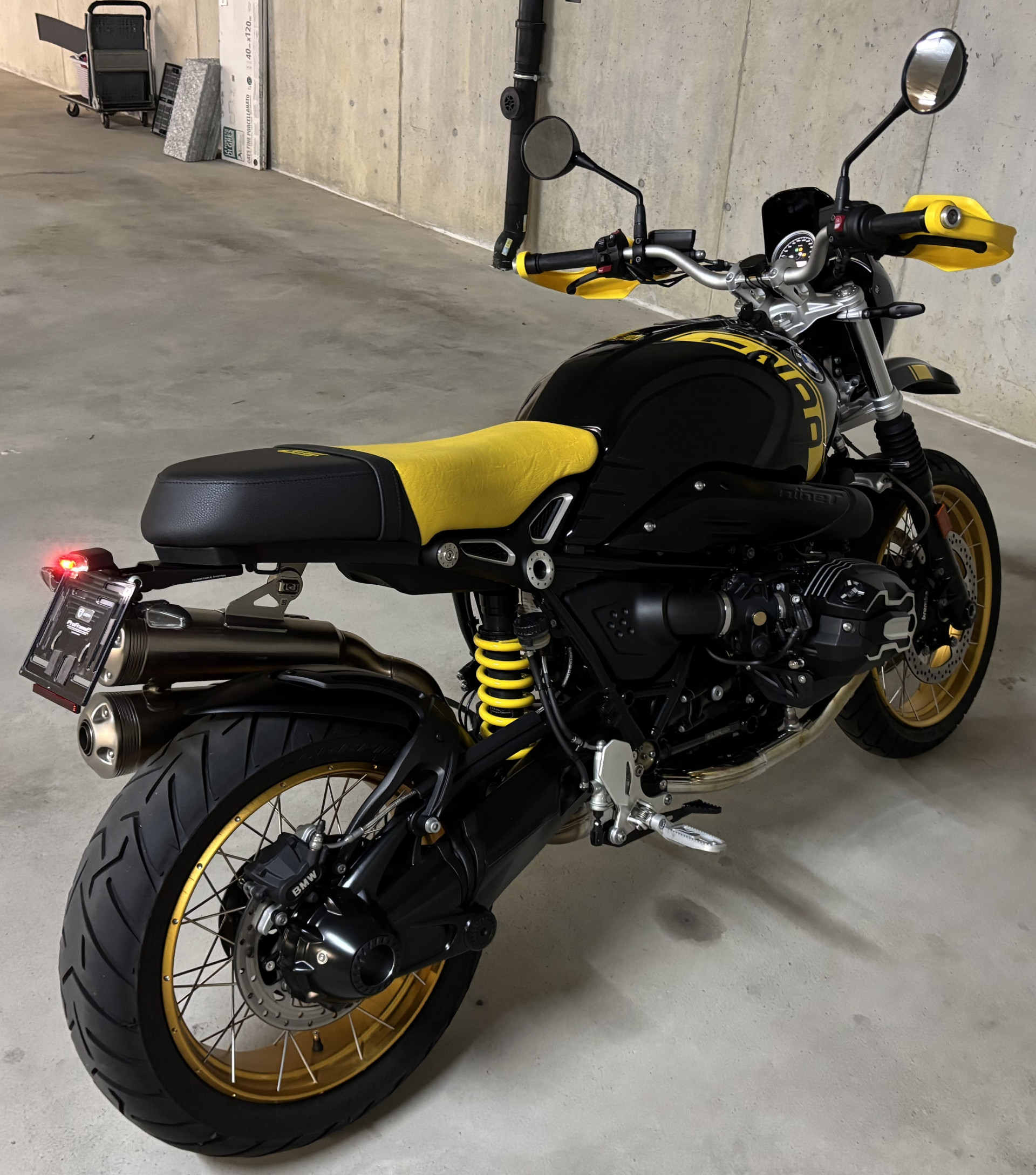 BMW R nineT Urban G/S Edition 40 Years Wilbers Federbein hinten und Wilbers Federn In Gab-image-2