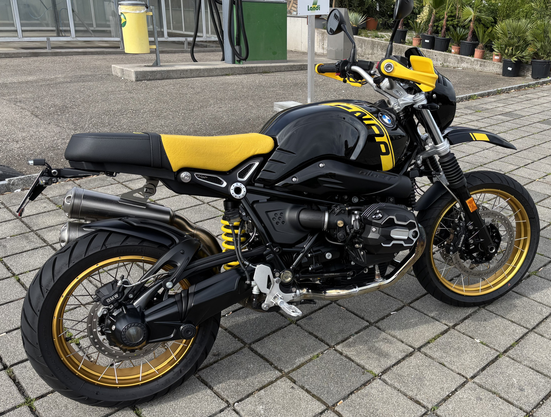 BMW R nineT Urban G/S Edition 40 Years Wilbers Federbein hinten und Wilbers Federn In Gab-image-1