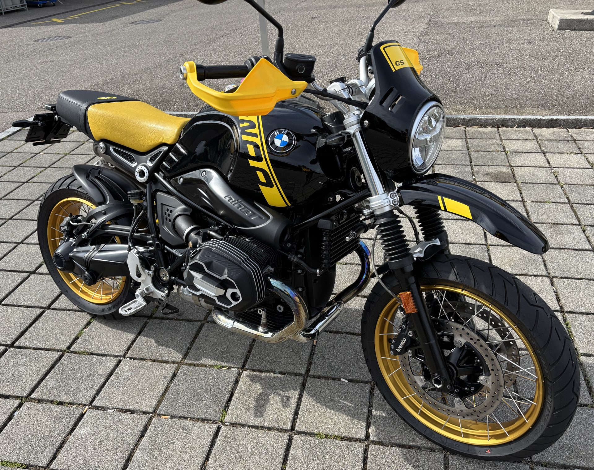BMW R nineT Urban G/S Edition 40 Years Wilbers Federbein hinten und Wilbers Federn In Gab-image-0