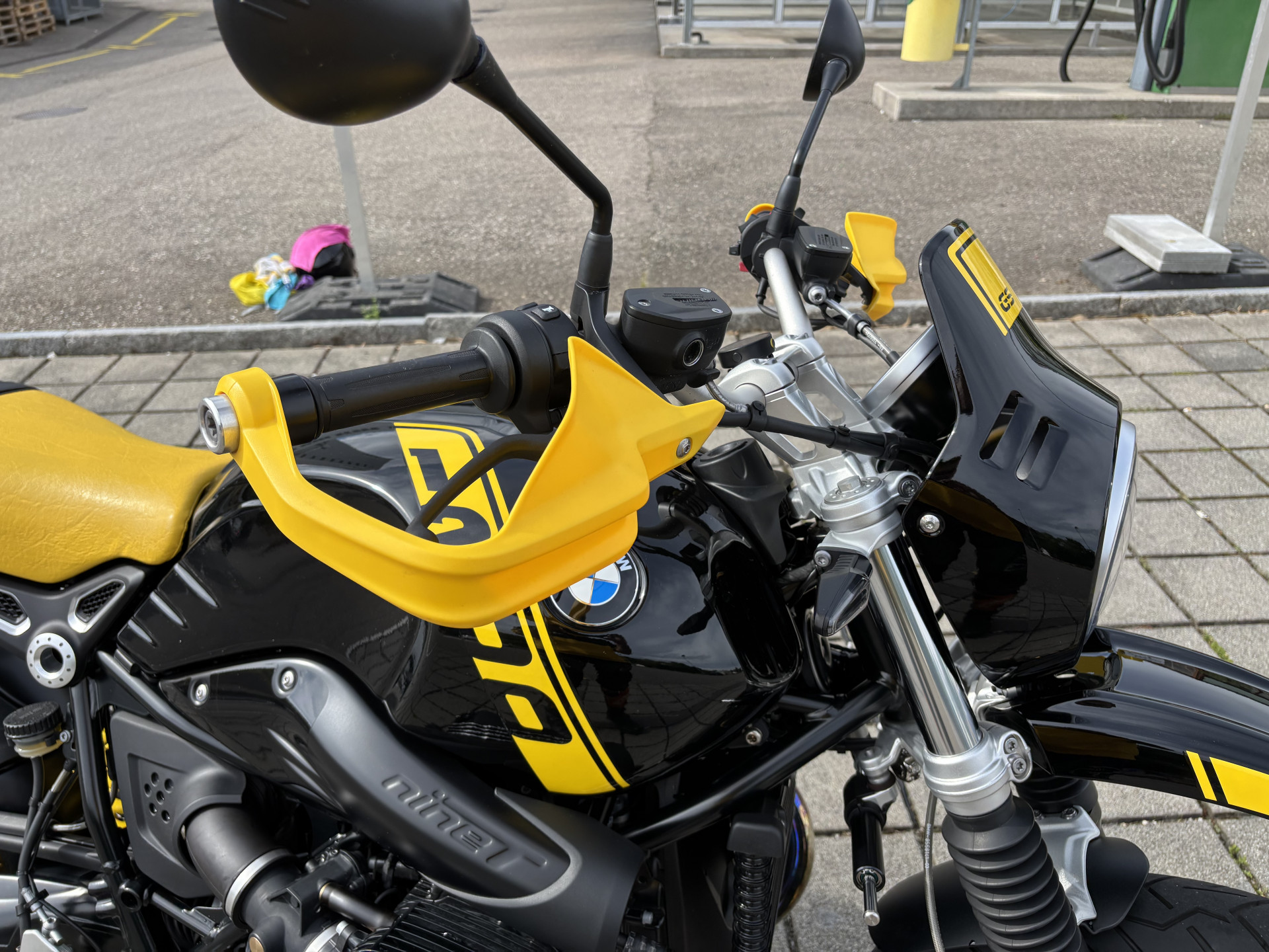BMW R nineT Urban G/S Edition 40 Years Wilbers Federbein hinten und Wilbers Federn In Gab-image-4