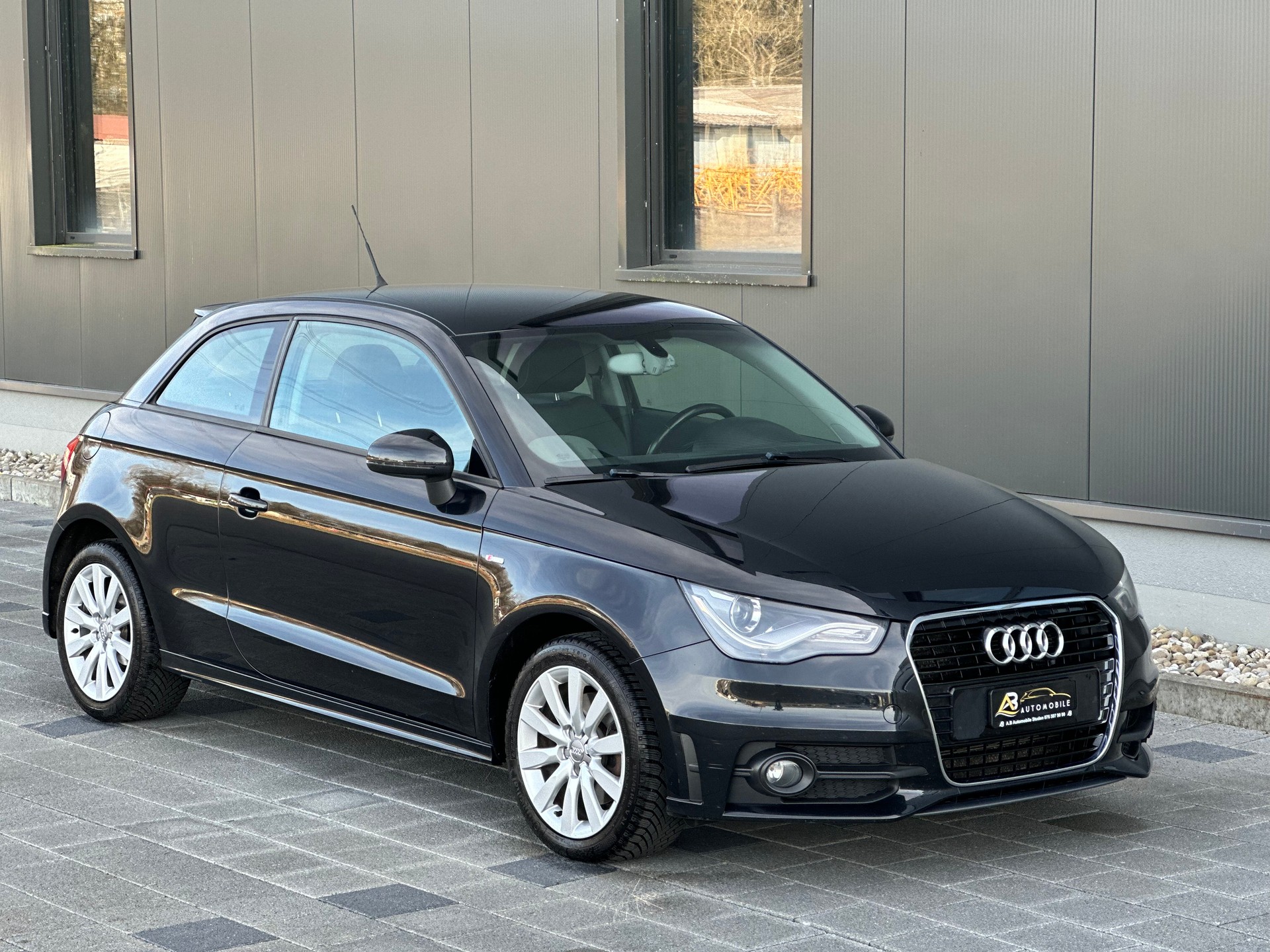 AUDI A1 1.4 TFSI Attraction S-tronic-image-2