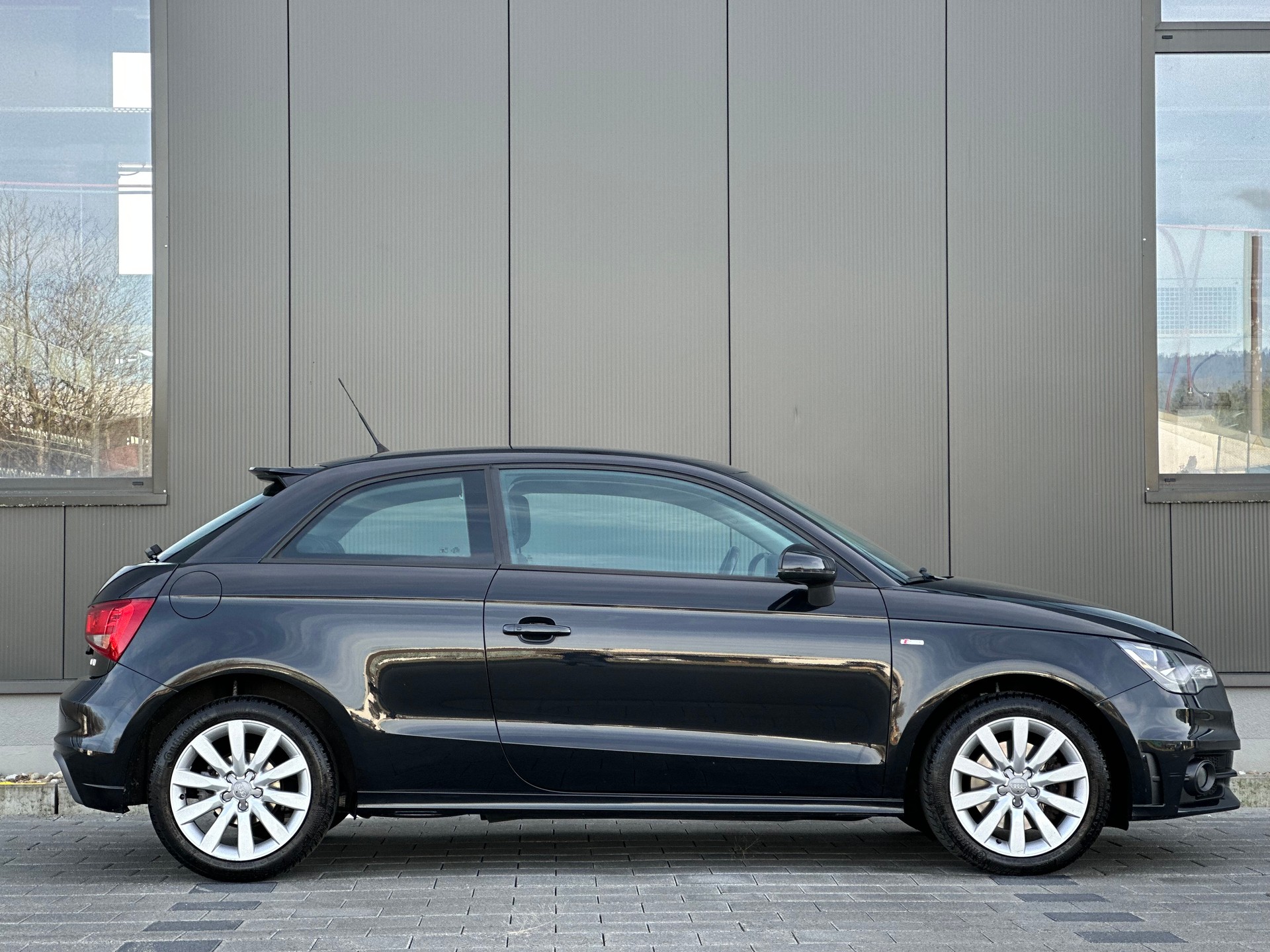 AUDI A1 1.4 TFSI Attraction S-tronic-image-3