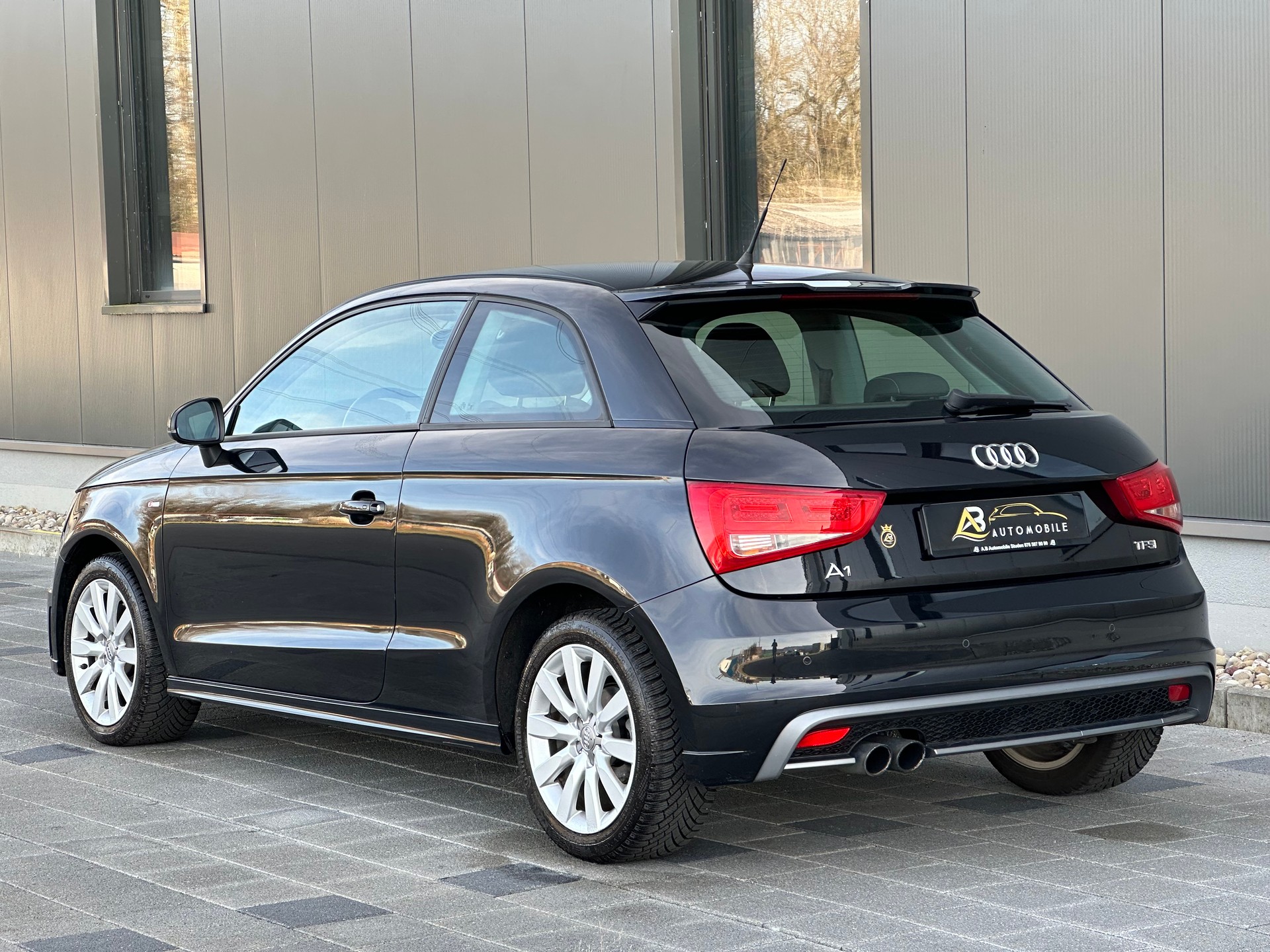 AUDI A1 1.4 TFSI Attraction S-tronic-image-8