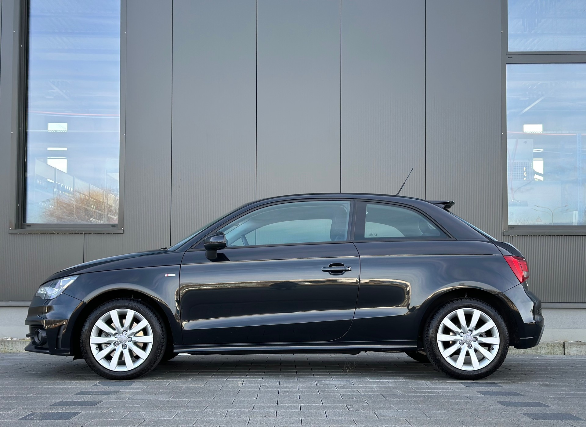 AUDI A1 1.4 TFSI Attraction S-tronic-image-7