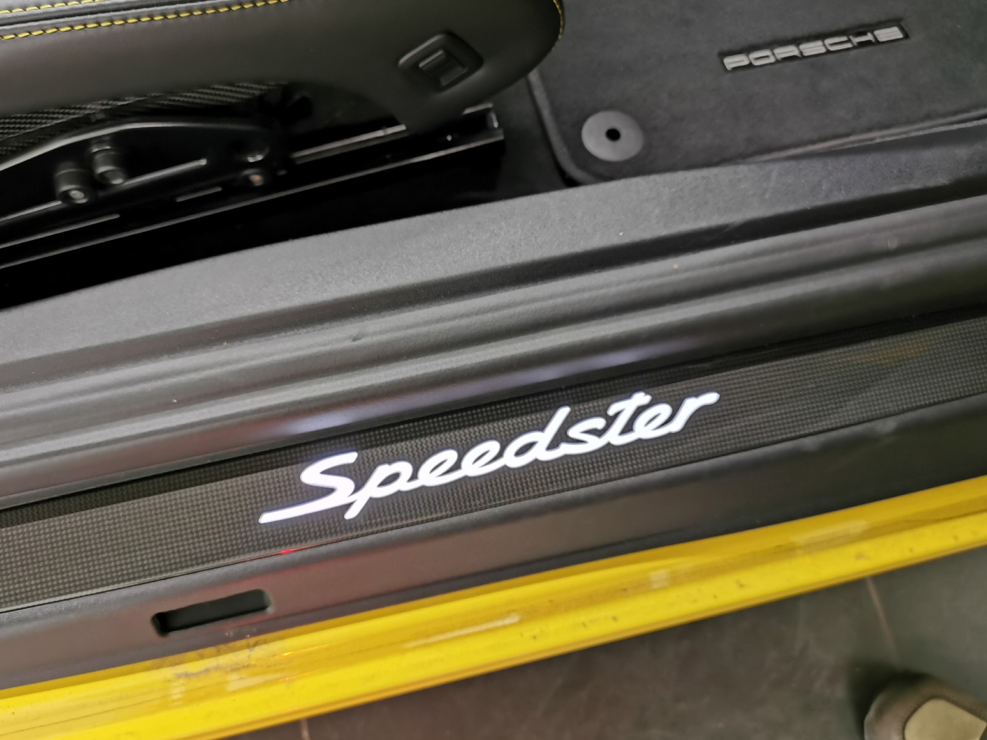 PORSCHE 911 Speedster EXKLUSIVE HANDSCHALTER RACINGGELB LEDER SCHALENSITZE VOLL LIFT PCCB-image-13