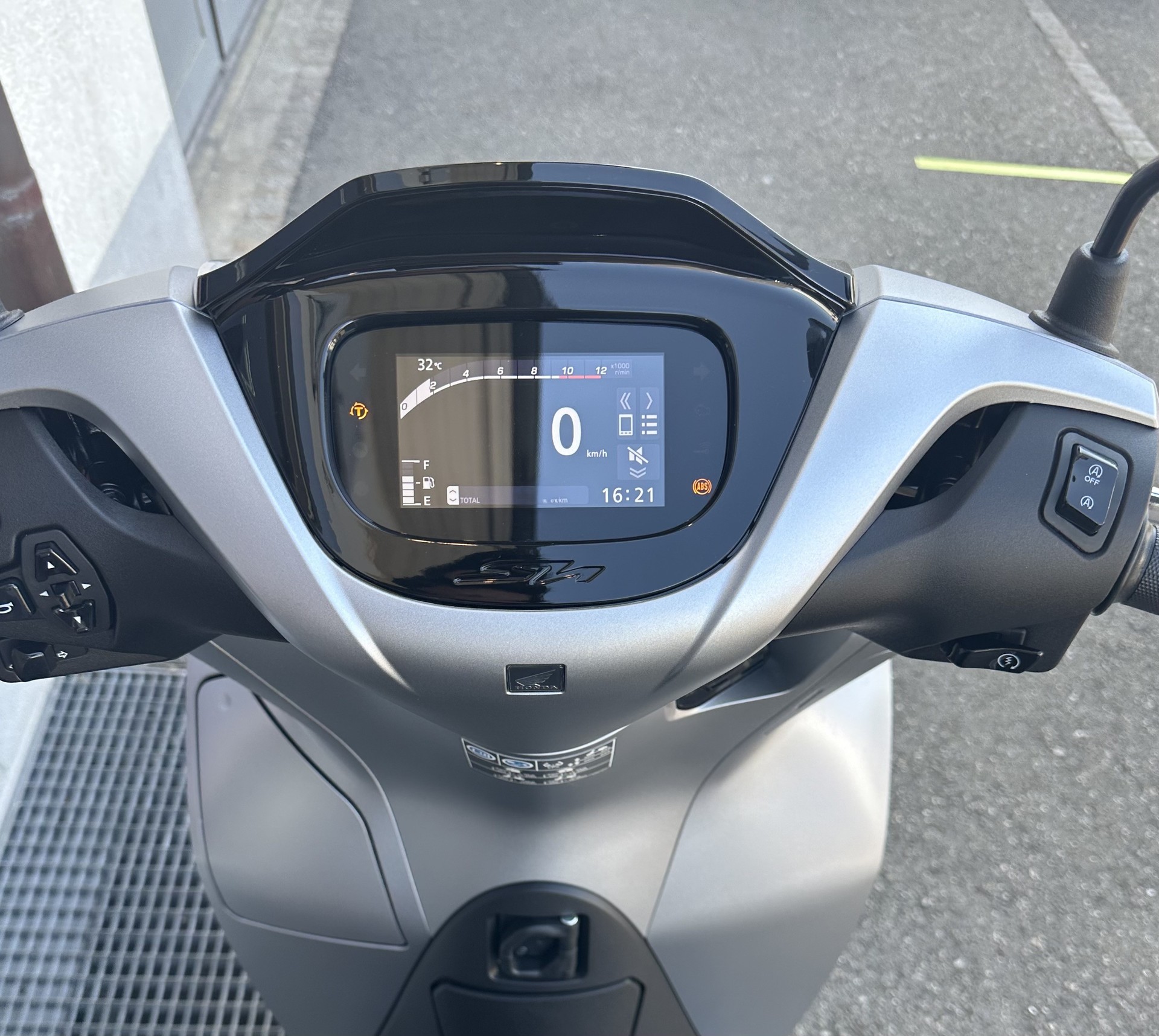 HONDA SH 125i Smart Top Box - TFT Konnektivität 2026-image-4