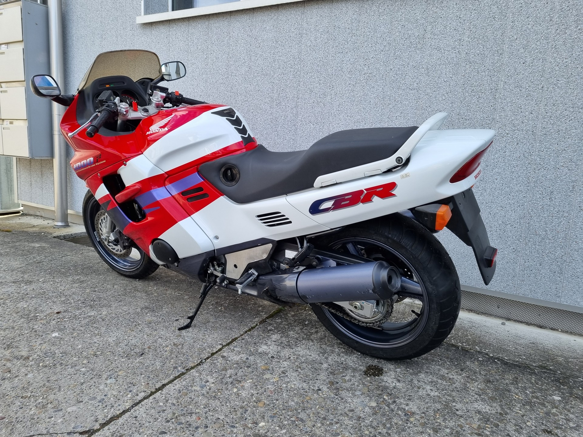 HONDA CBR 1000 F Dual-CBS-image-2