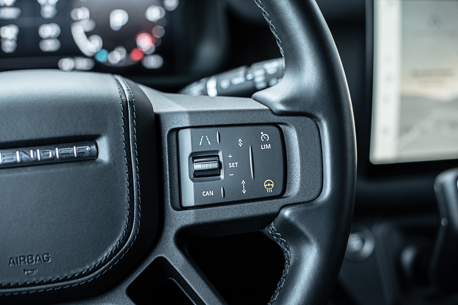 LAND ROVER Defender 130 300 X D HSE-image-17