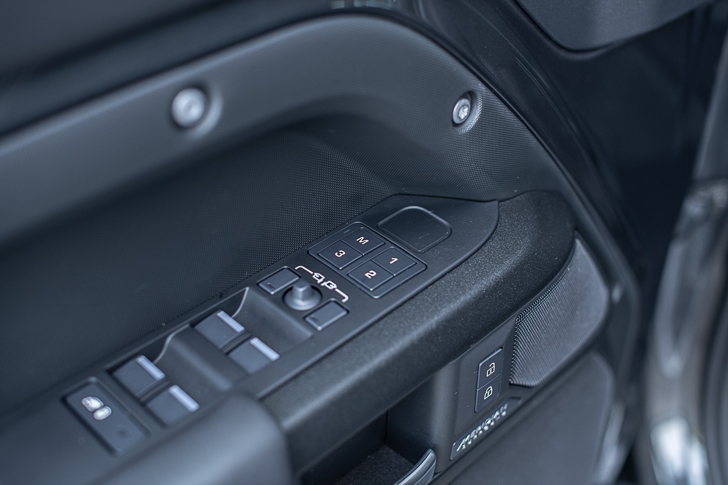 LAND ROVER Defender 130 300 X D HSE-image-11