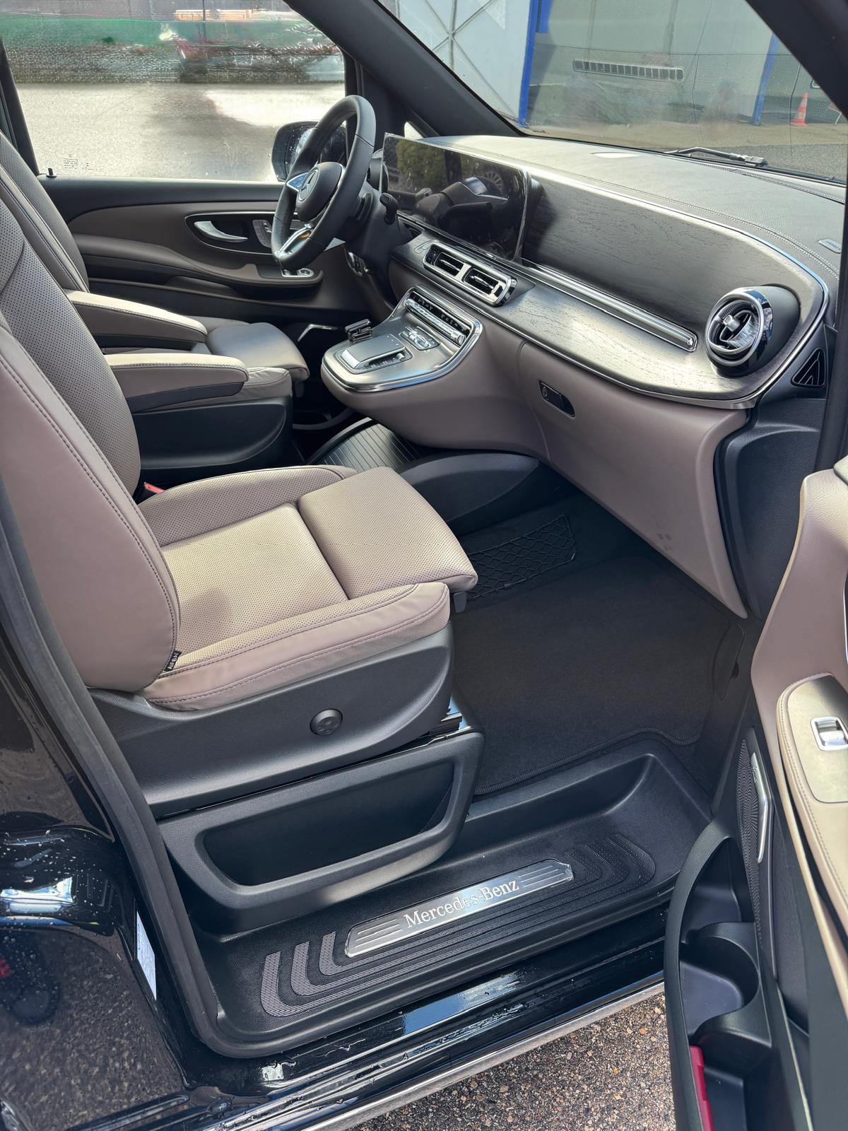 MERCEDES-BENZ V 300 d Extralang Exclusive 4Matic 9G-Tronic-image-5