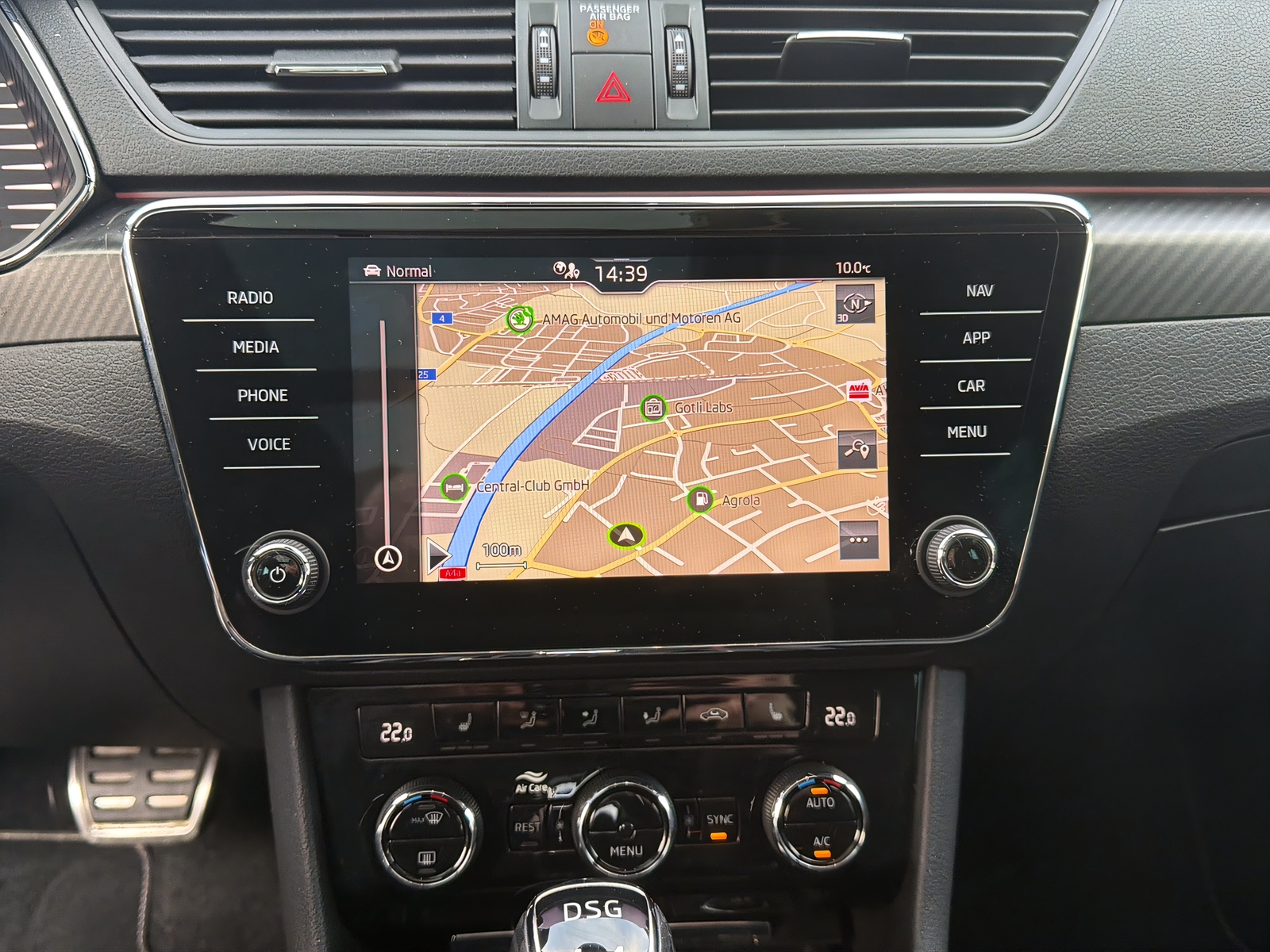 SKODA Superb Combi 2.0 TDi SportLine 4x4 DSG-image-15