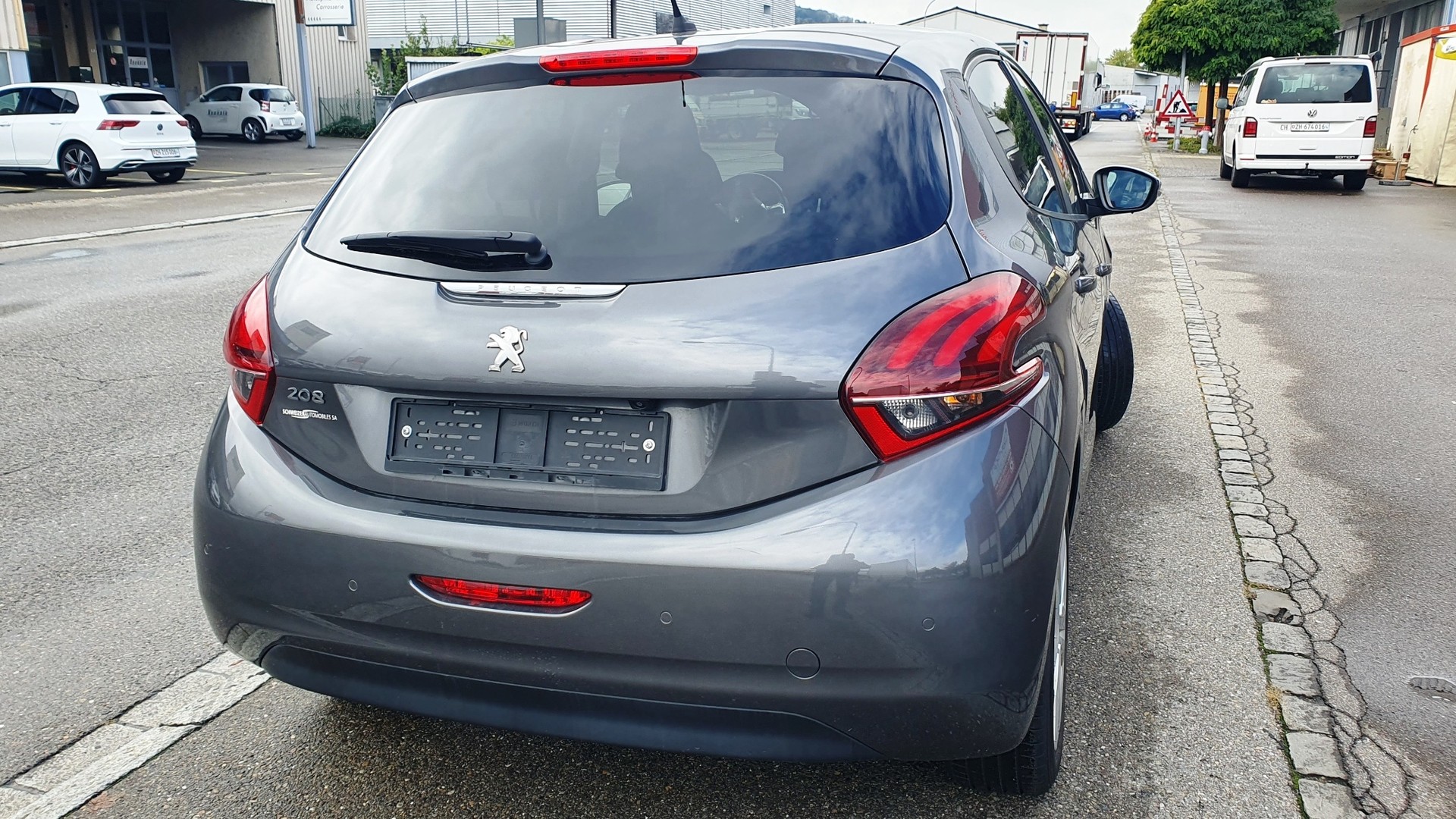PEUGEOT 208 1.2 PureTech Style EAT6-image-8