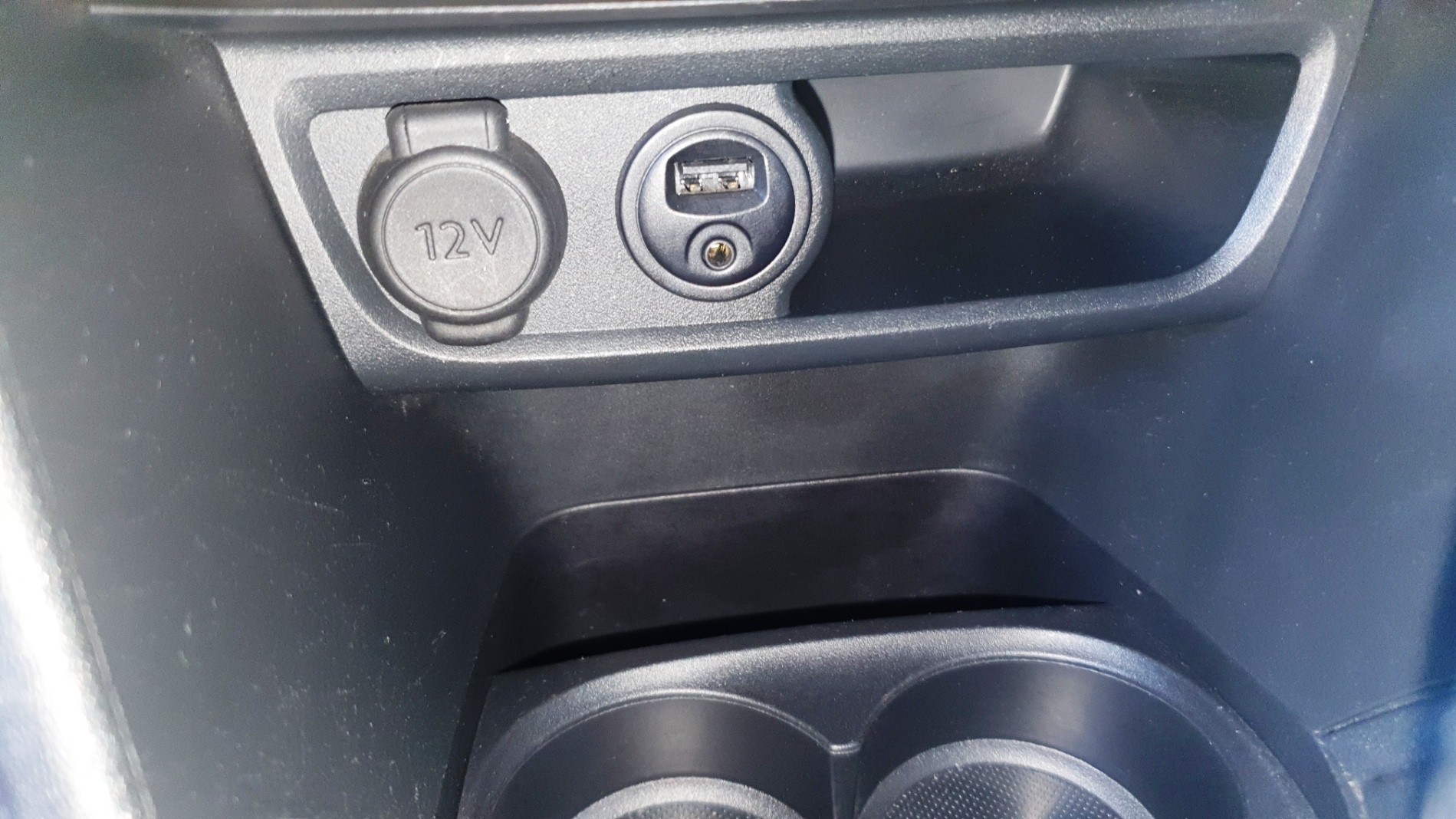 PEUGEOT 208 1.2 PureTech Style EAT6-image-14