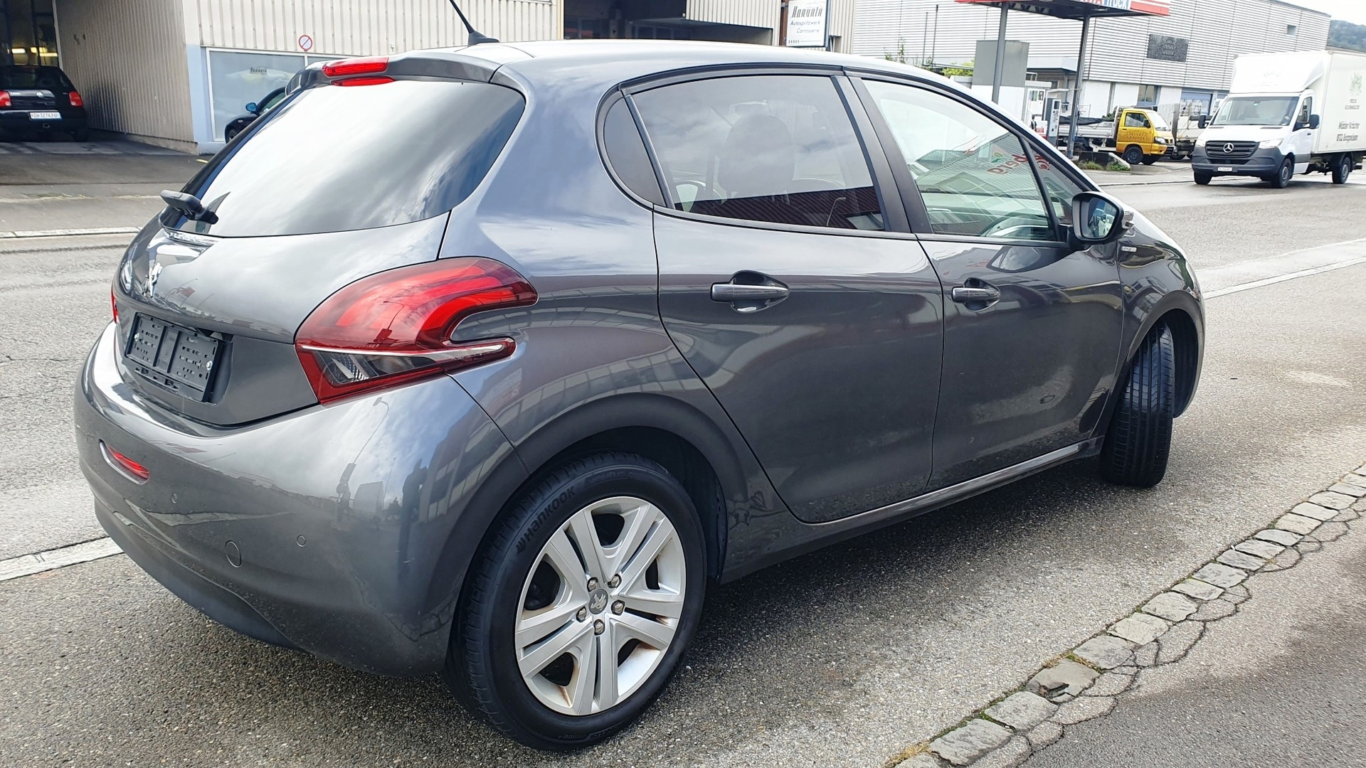 PEUGEOT 208 1.2 PureTech Style EAT6-image-10
