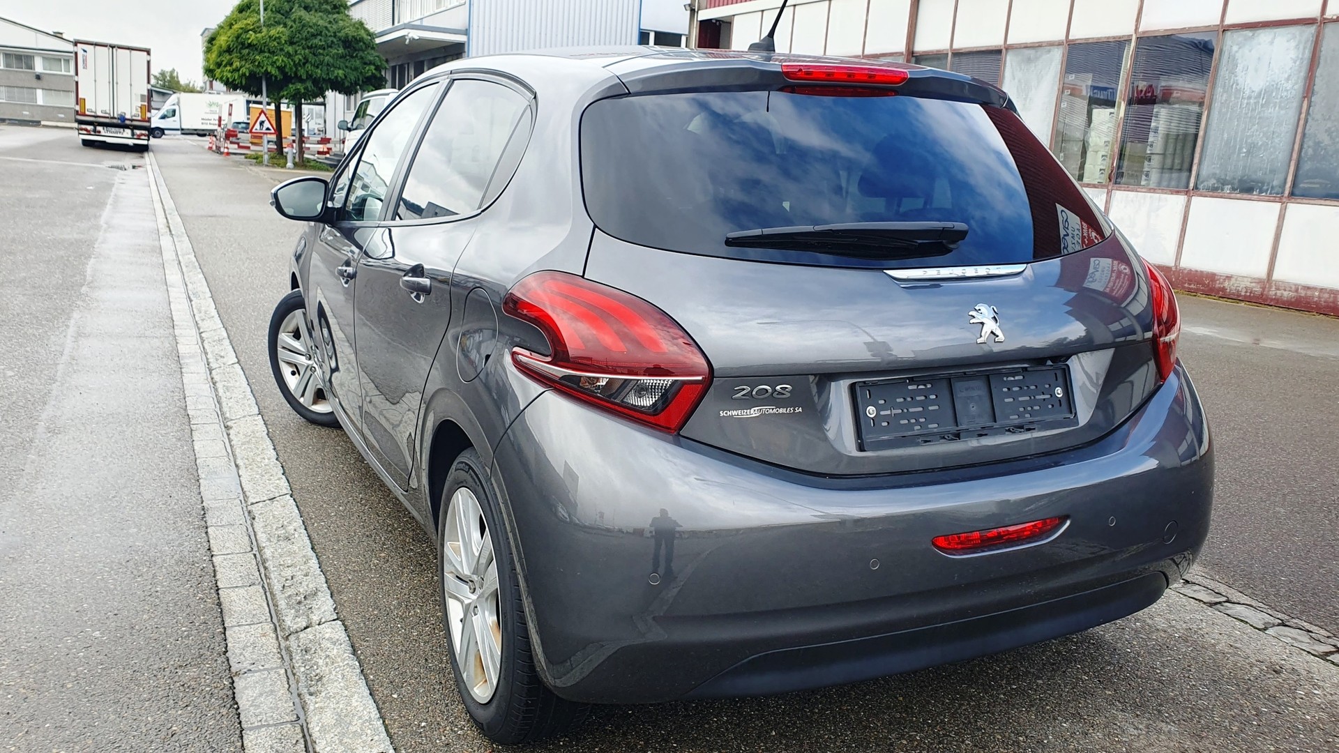 PEUGEOT 208 1.2 PureTech Style EAT6-image-7