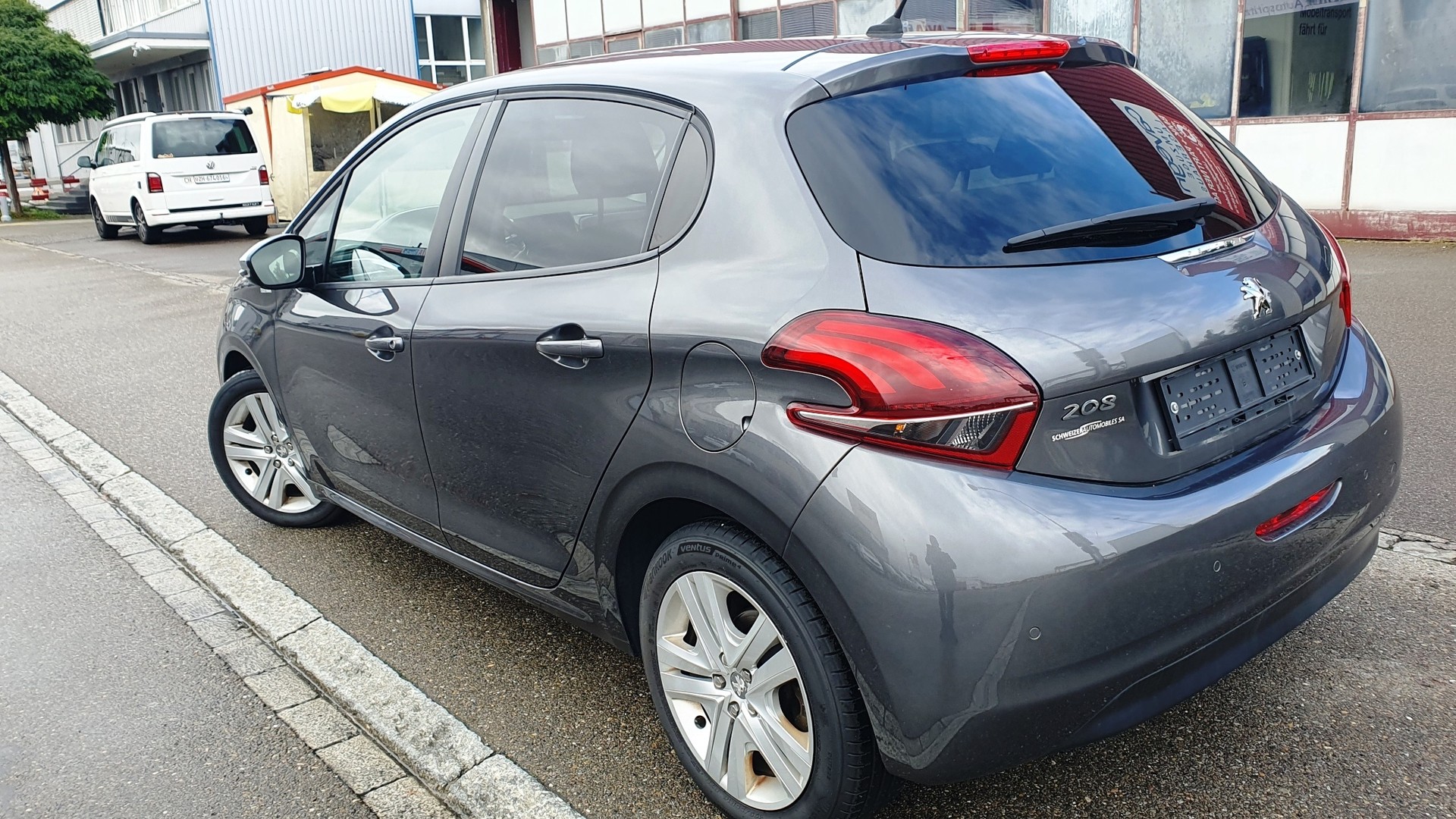 PEUGEOT 208 1.2 PureTech Style EAT6-image-6