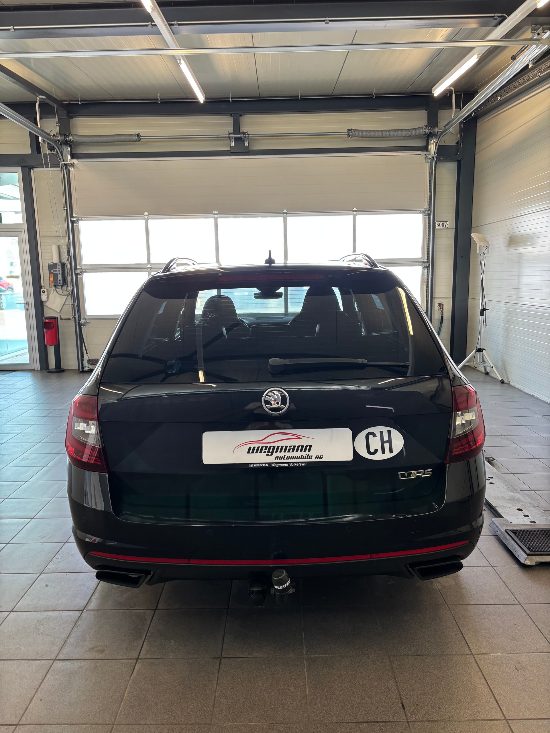 SKODA Octavia Combi 2.0 TSI RS 245 DSG-image-4
