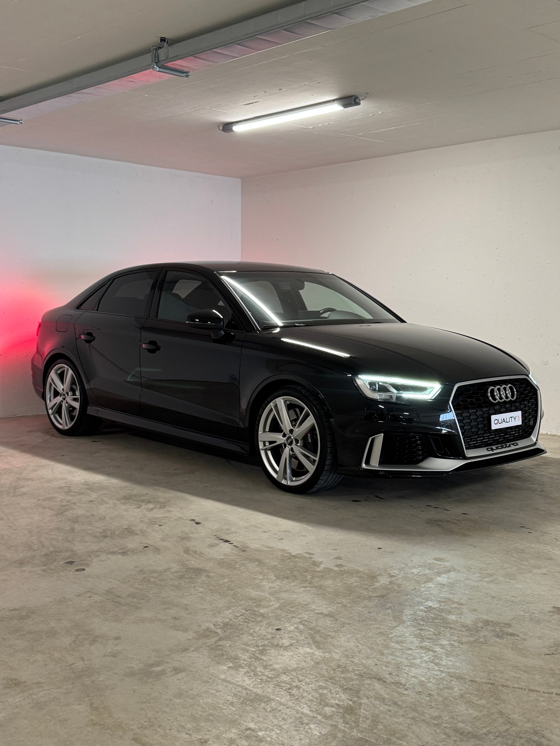 AUDI RS3 Limousine 2.5 TSI quattro S-tronic *Erste Hand*-image-2