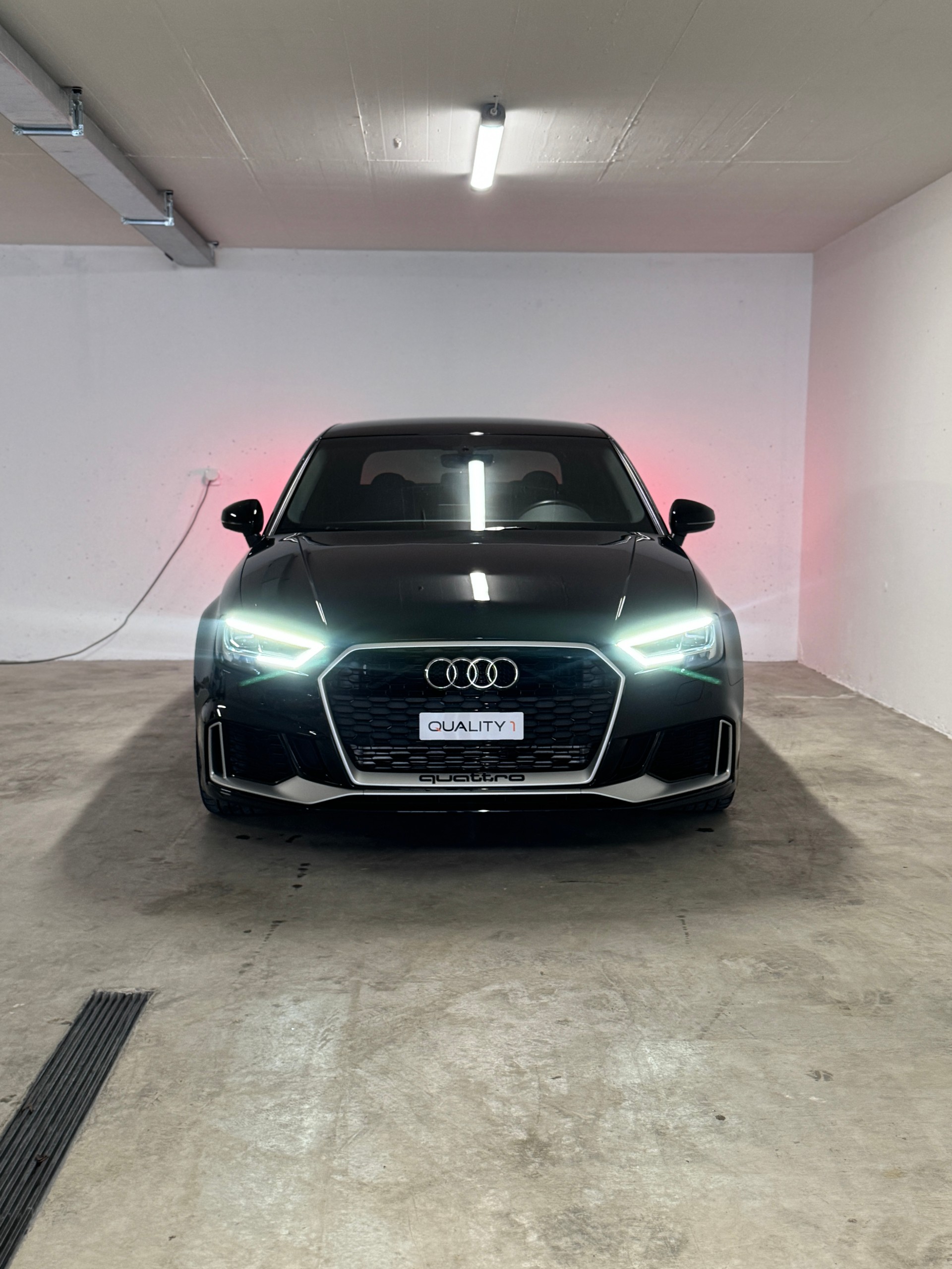 AUDI RS3 Limousine 2.5 TSI quattro S-tronic *Erste Hand*-image-1