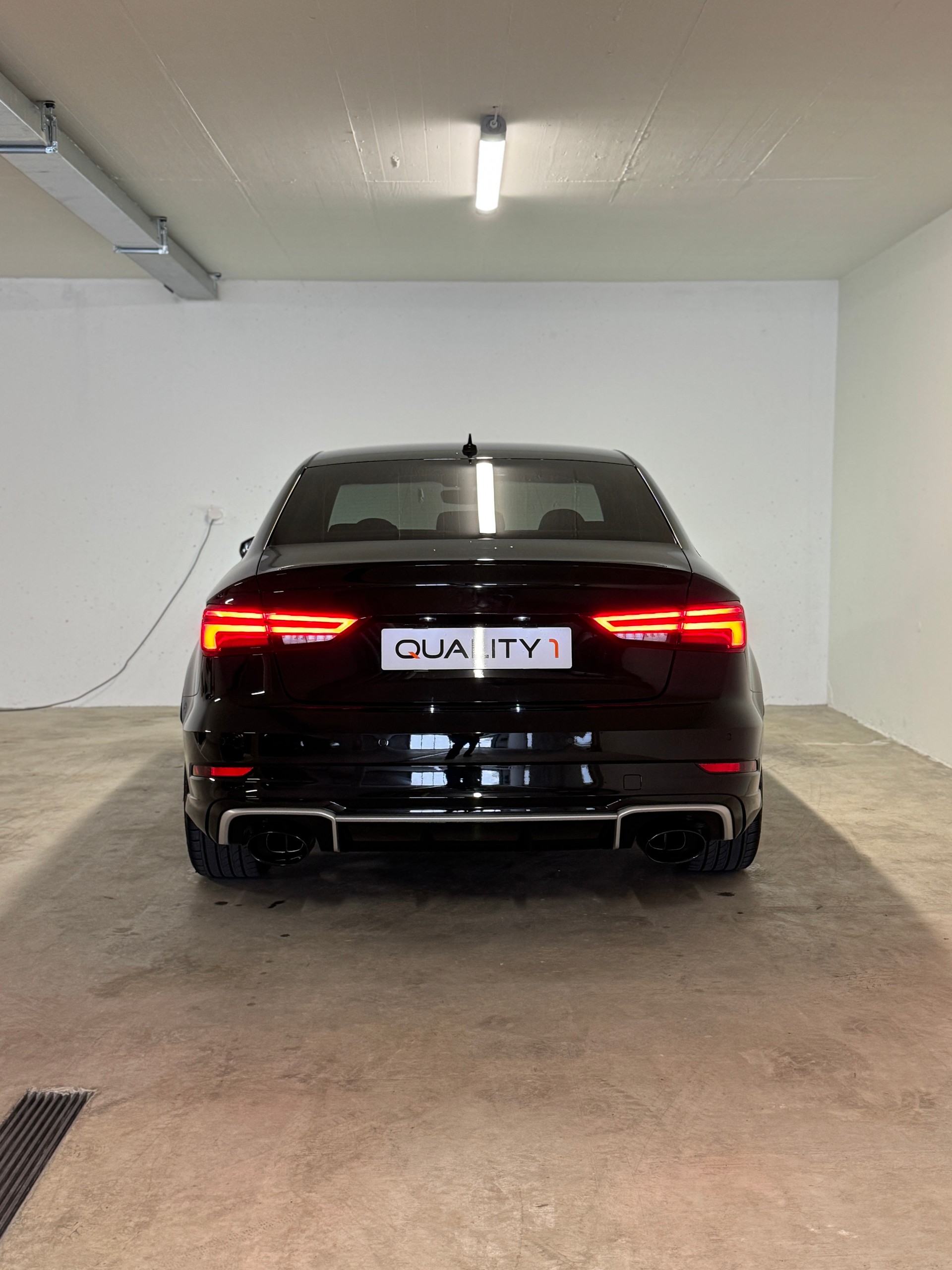 AUDI RS3 Limousine 2.5 TSI quattro S-tronic *Erste Hand*-image-4