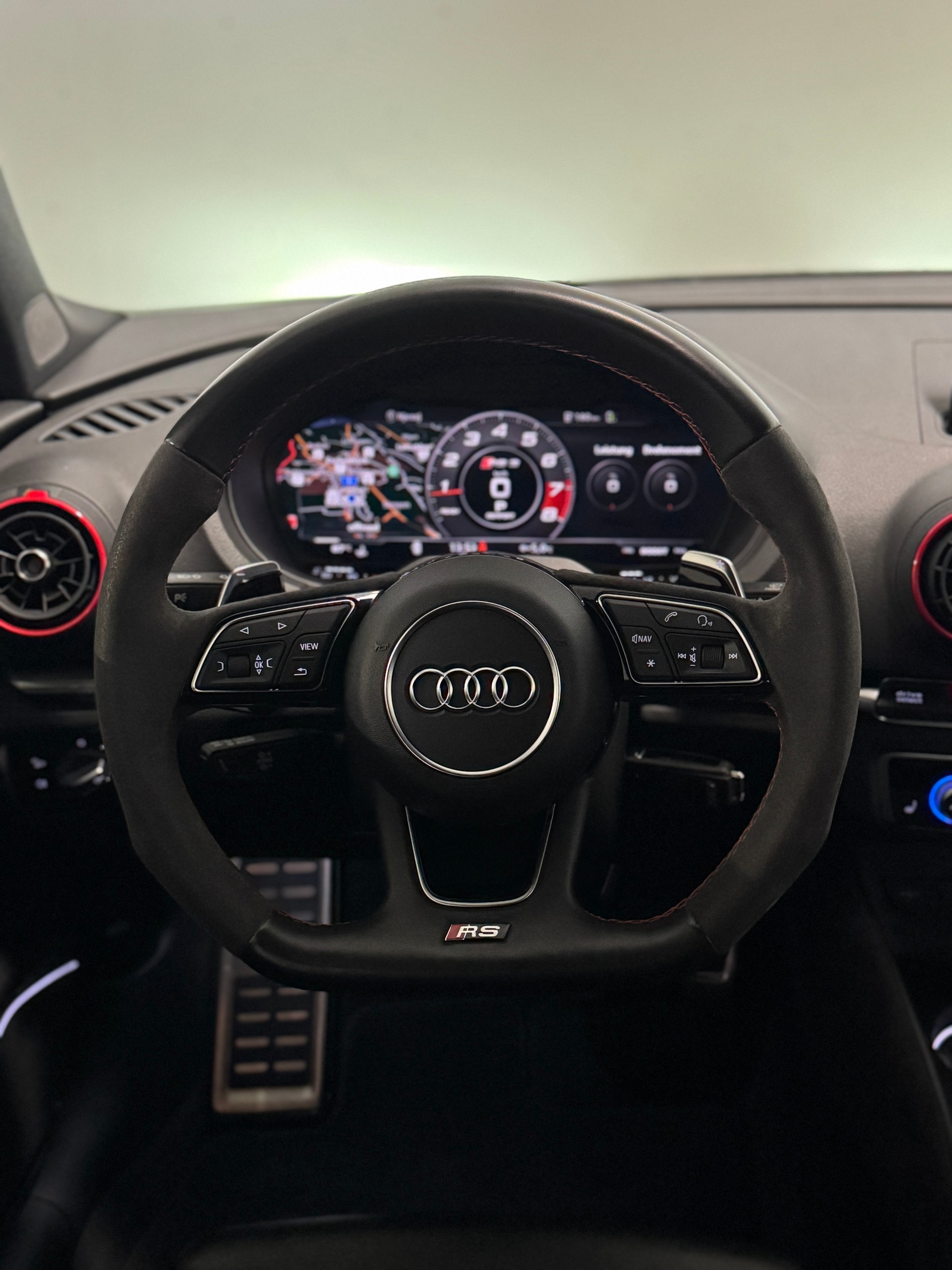 AUDI RS3 Limousine 2.5 TSI quattro S-tronic *Erste Hand*-image-12