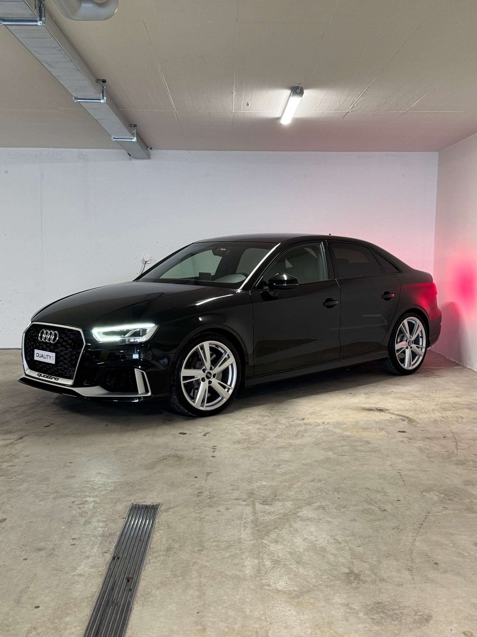 AUDI RS3 Limousine 2.5 TSI quattro S-tronic *Erste Hand*