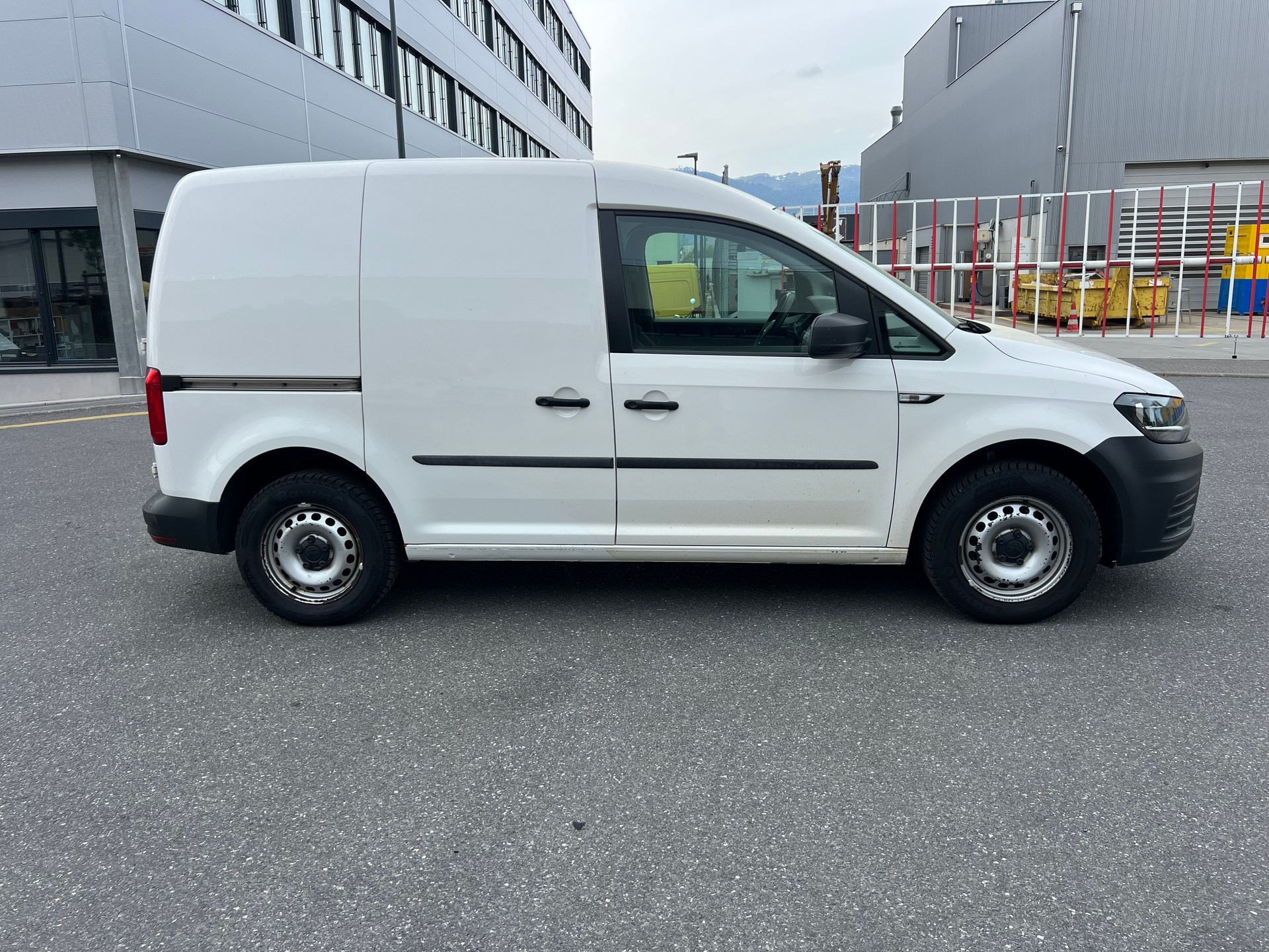 VW Caddy 1.0 TSI BlueMotion Technology-image-6