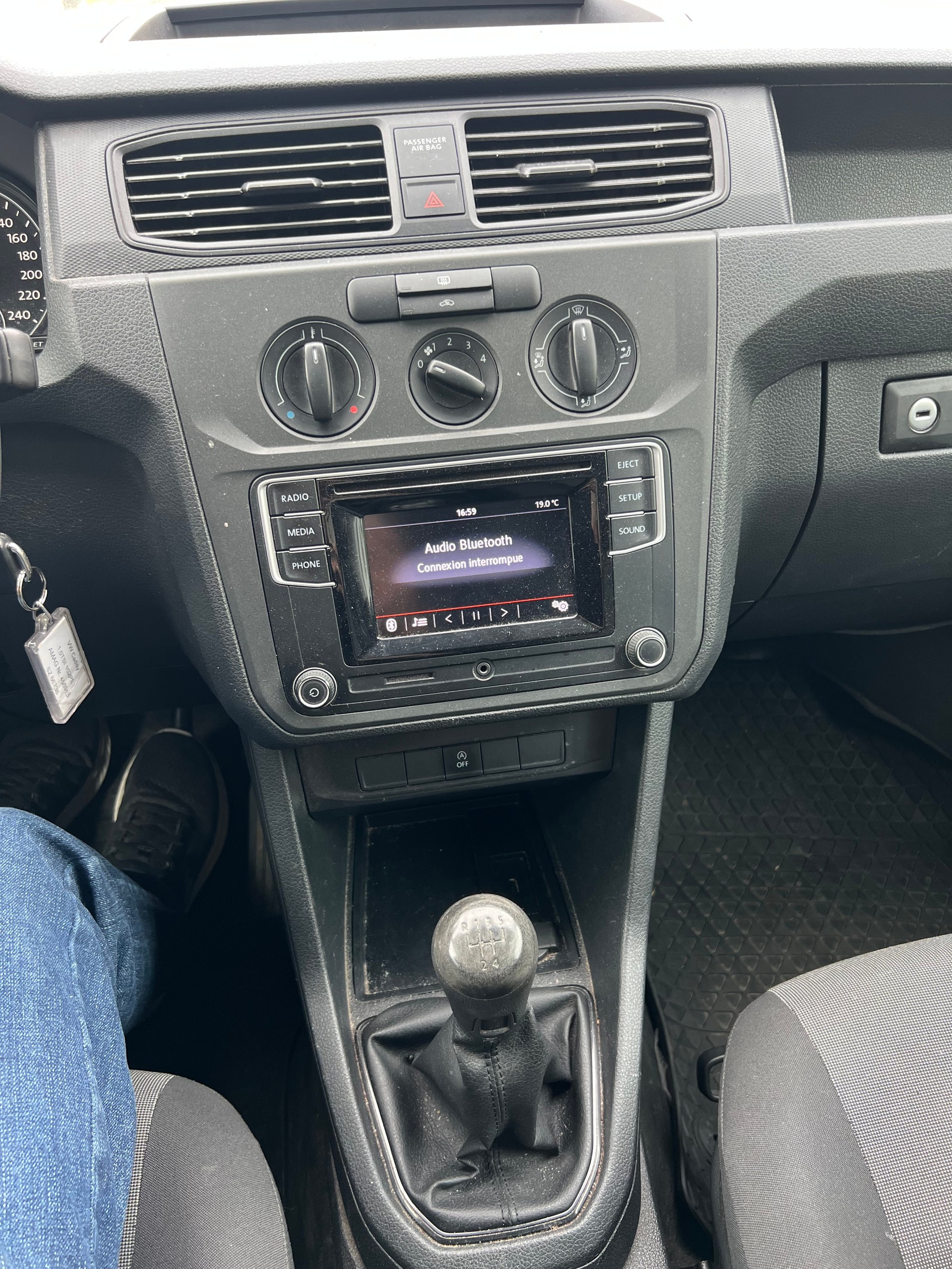 VW Caddy 1.0 TSI BlueMotion Technology-image-11