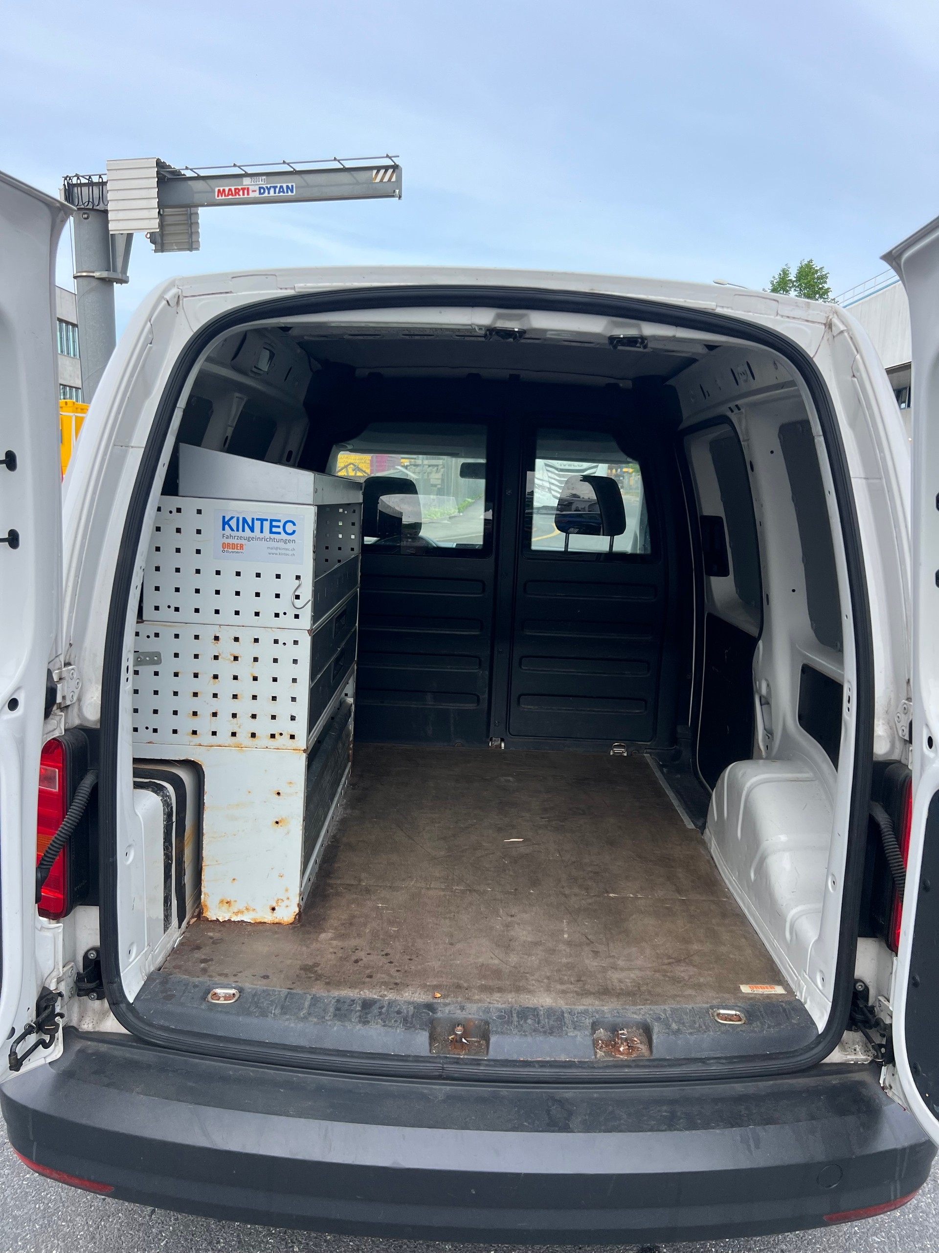 VW Caddy 1.0 TSI BlueMotion Technology-image-14