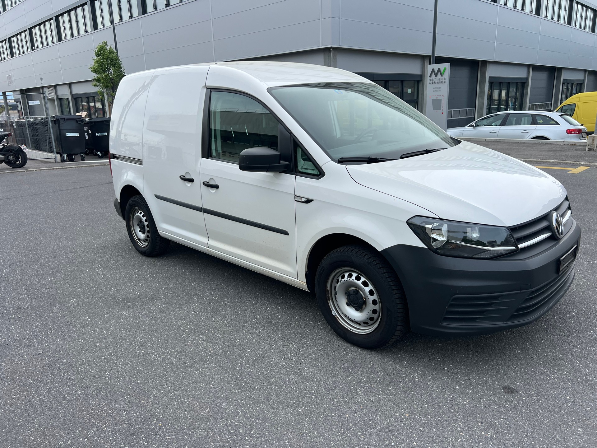 VW Caddy 1.0 TSI BlueMotion Technology-image-7