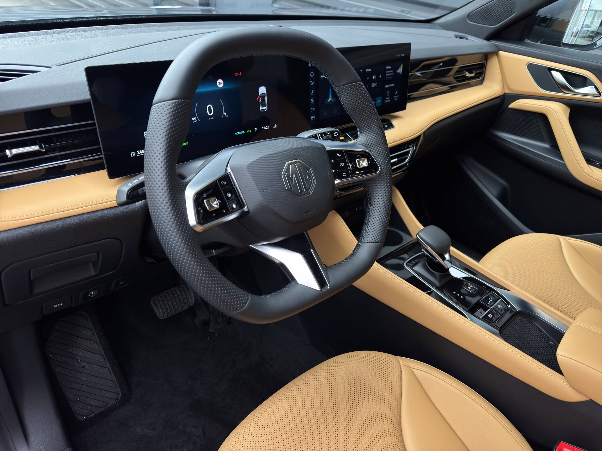 MG HS 1.5 PHEV Luxury-image-9