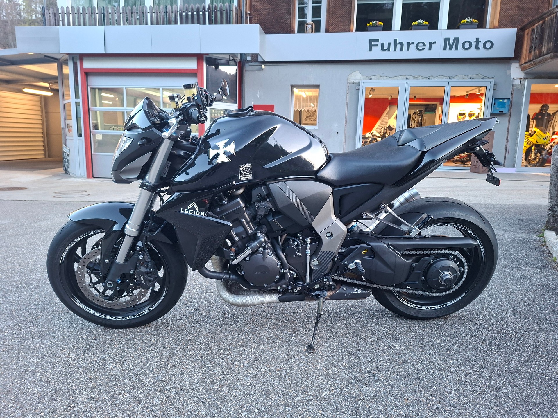 HONDA CB 1000 R ABS-image-2
