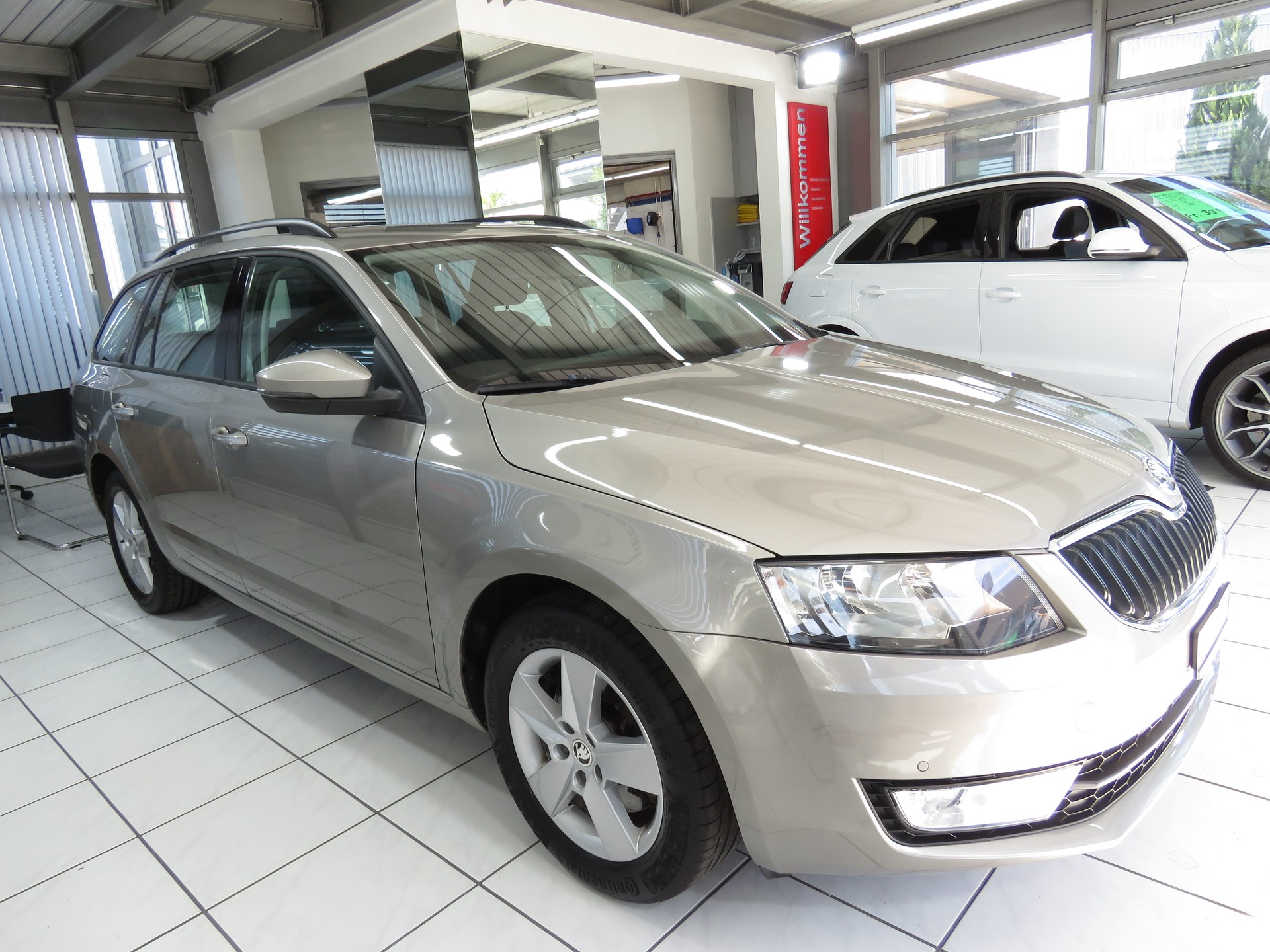 SKODA Octavia Combi 1.8 TSI Ambition 4x4 DSG (Automat)-showroom-element-2