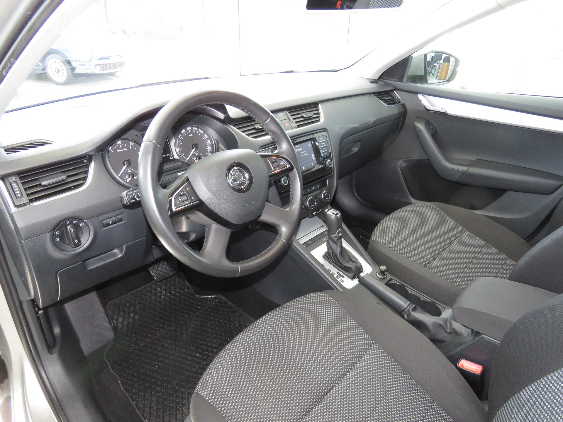 SKODA Octavia Combi 1.8 TSI Ambition 4x4 DSG (Automat)-image-6