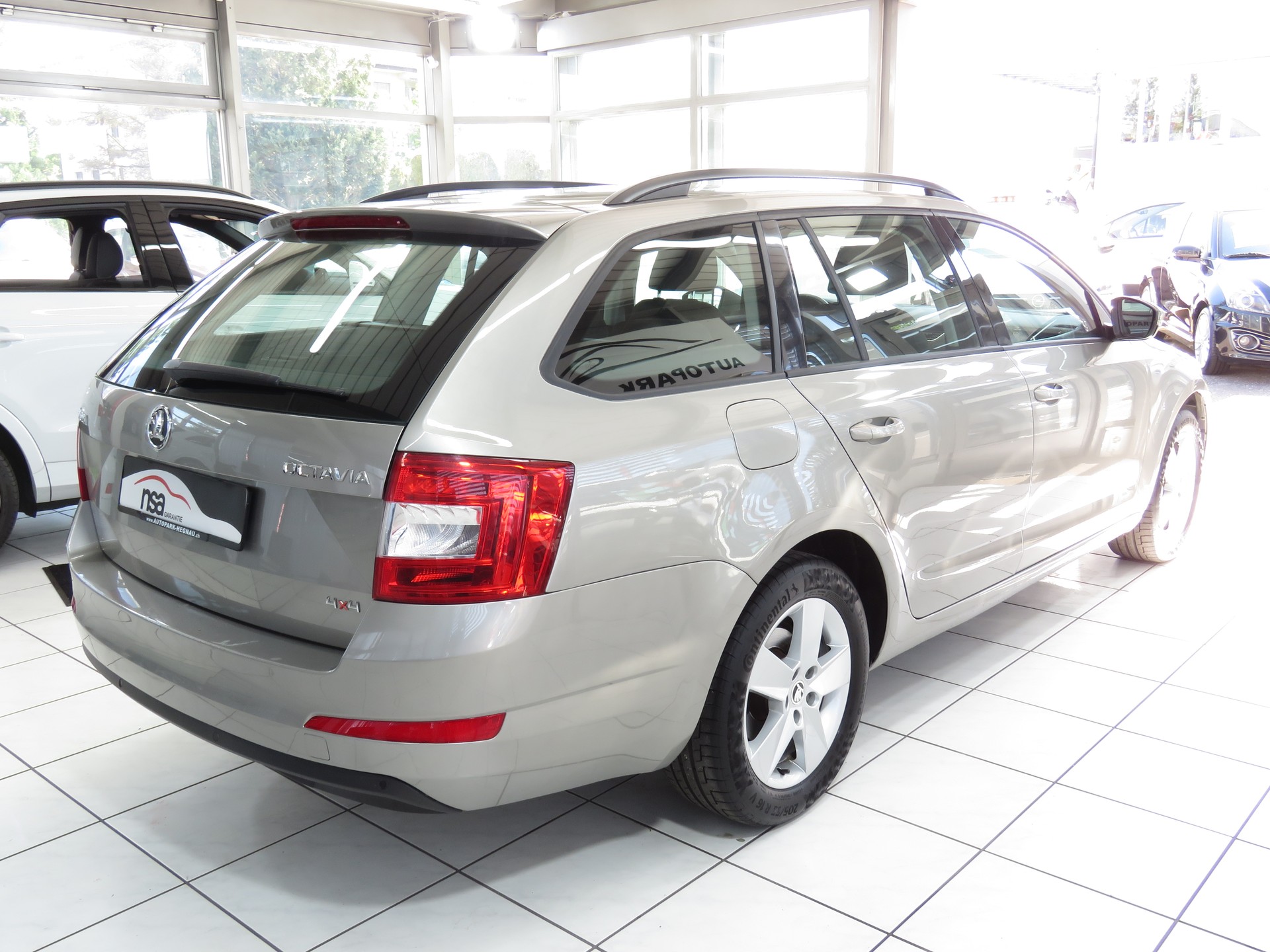SKODA Octavia Combi 1.8 TSI Ambition 4x4 DSG (Automat)-showroom-element-3