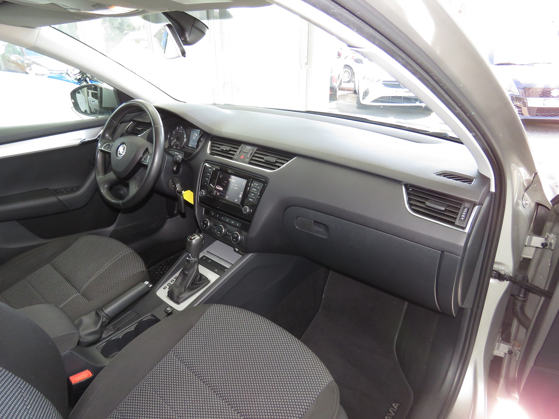 SKODA Octavia Combi 1.8 TSI Ambition 4x4 DSG (Automat)-image-10