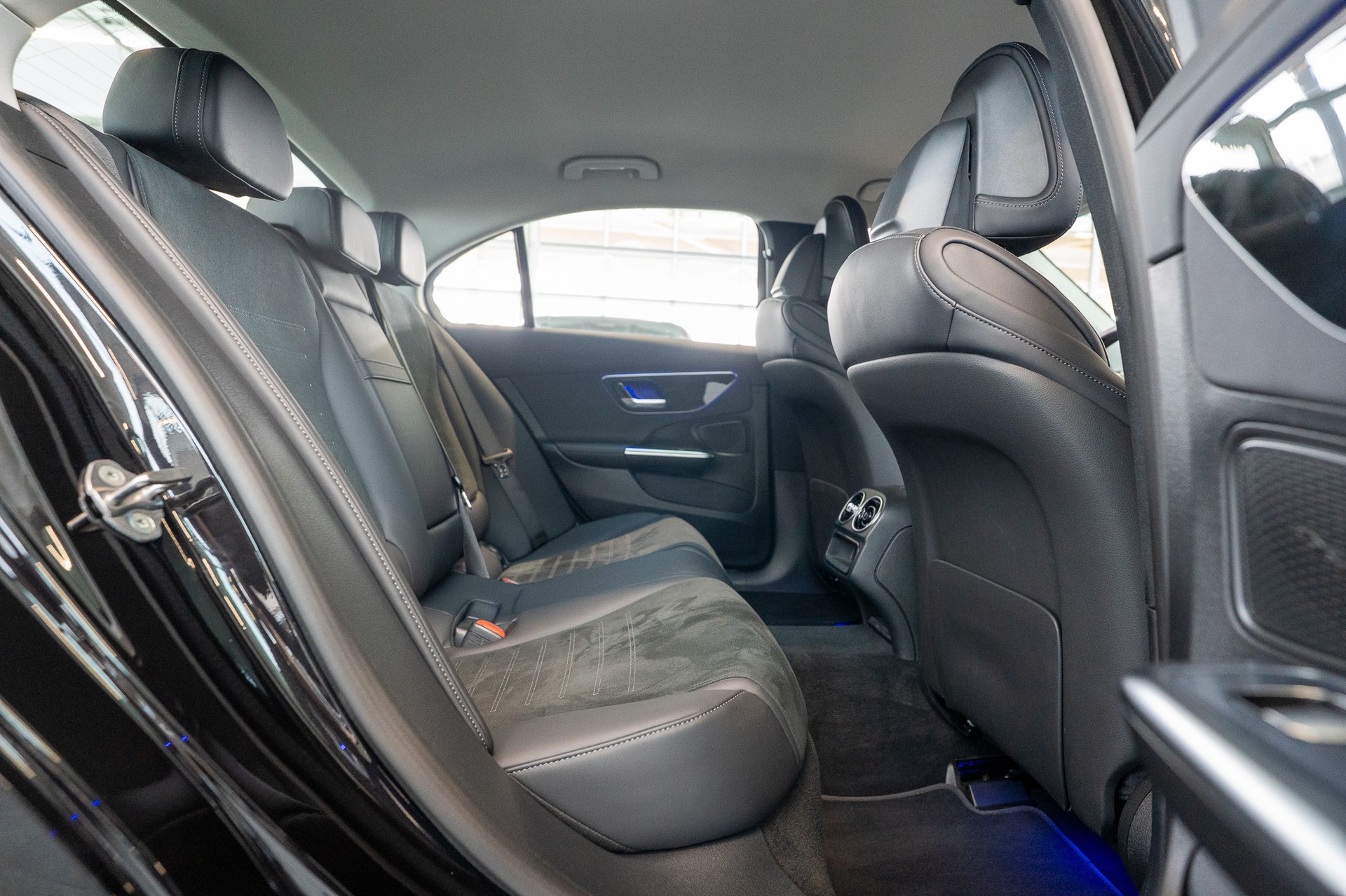 MERCEDES-BENZ C 300 d AMG Line / Rückfahrkamera / el. Sitze / Ambientebeleuchtung-image-12