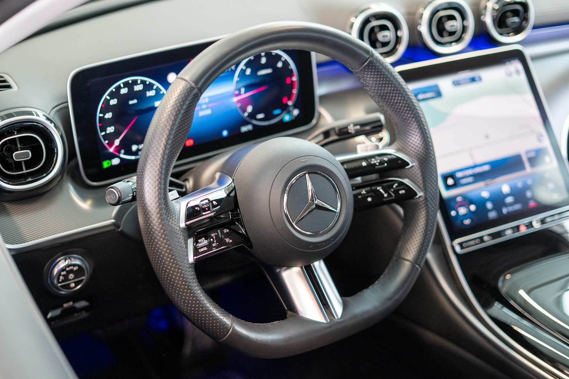 MERCEDES-BENZ C 300 d AMG Line / Rückfahrkamera / el. Sitze / Ambientebeleuchtung-image-8