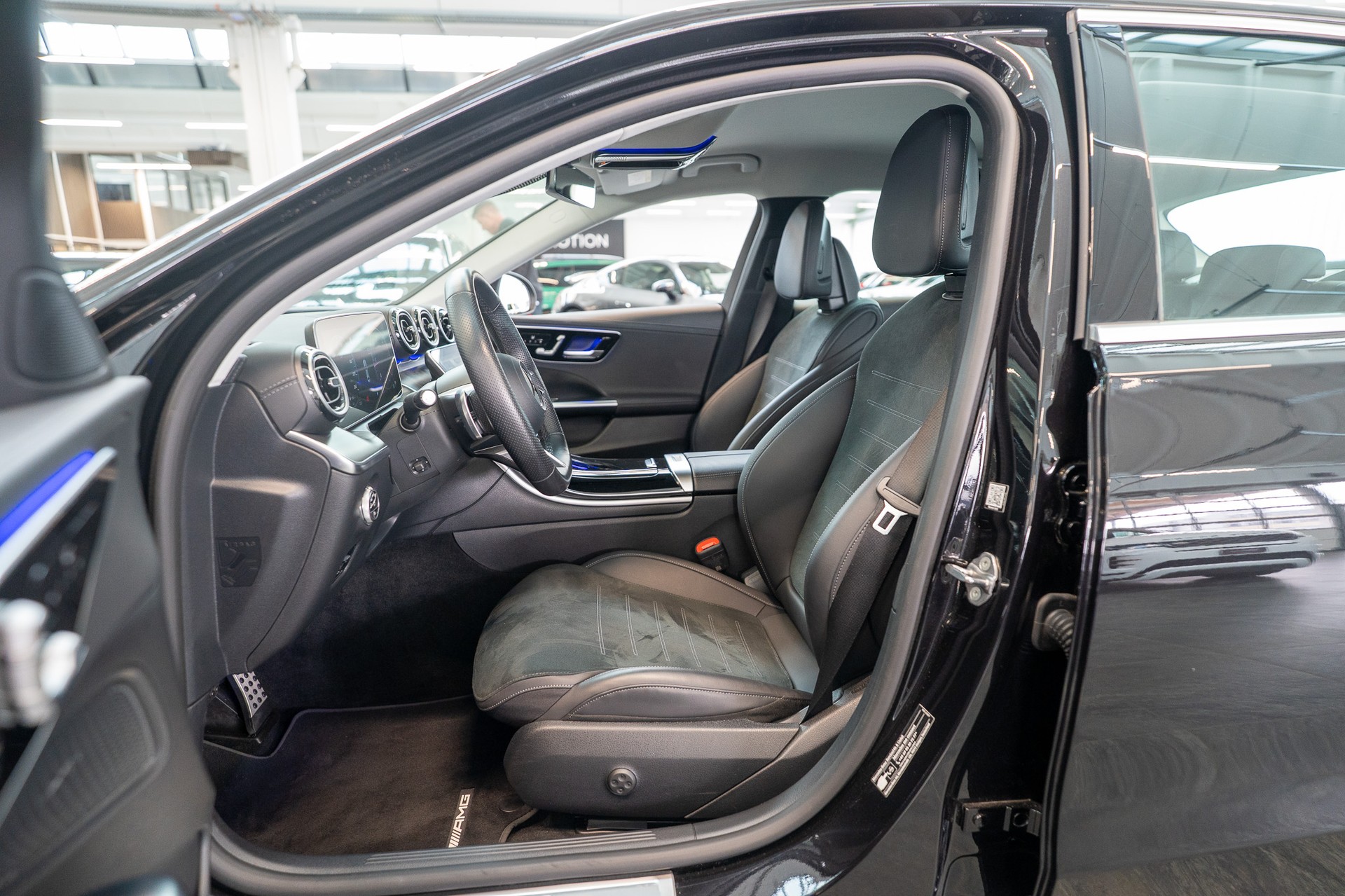 MERCEDES-BENZ C 300 d AMG Line / Rückfahrkamera / el. Sitze / Ambientebeleuchtung-image-7