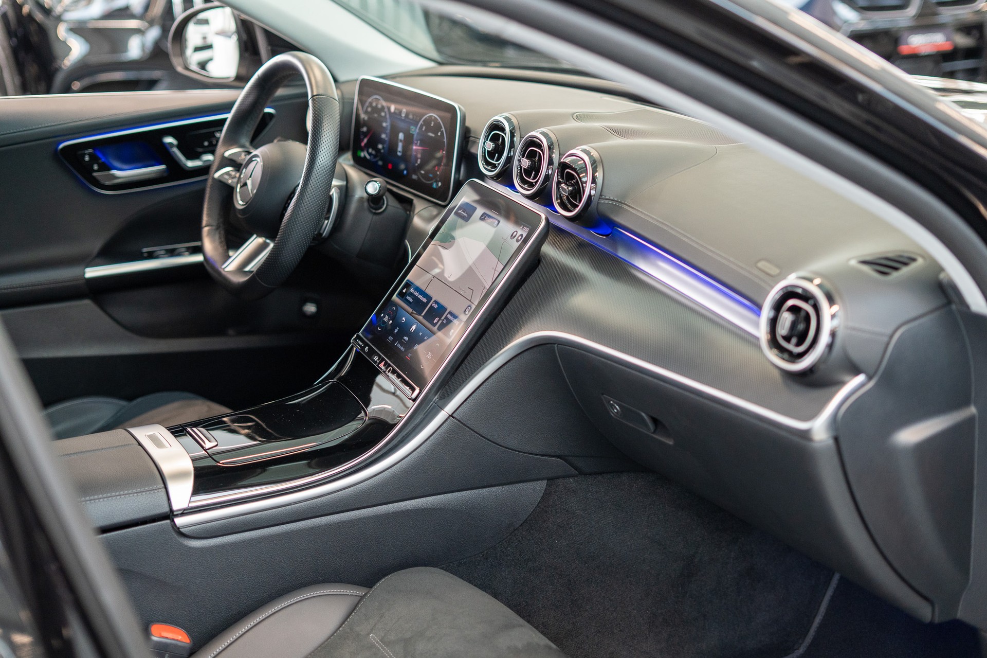 MERCEDES-BENZ C 300 d AMG Line / Rückfahrkamera / el. Sitze / Ambientebeleuchtung-image-14